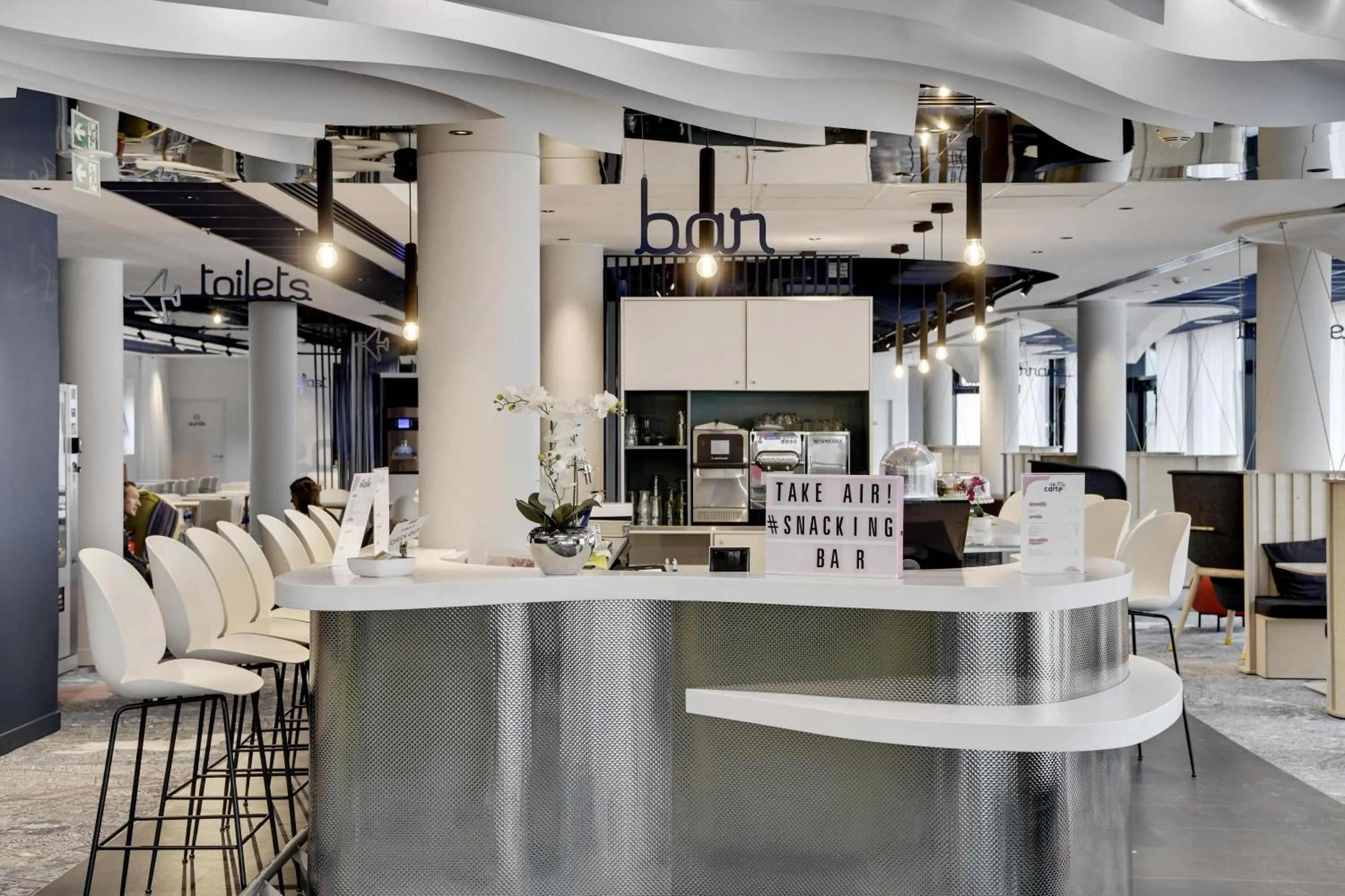 Lounge or bar in ibis Styles Paris Orly Airport