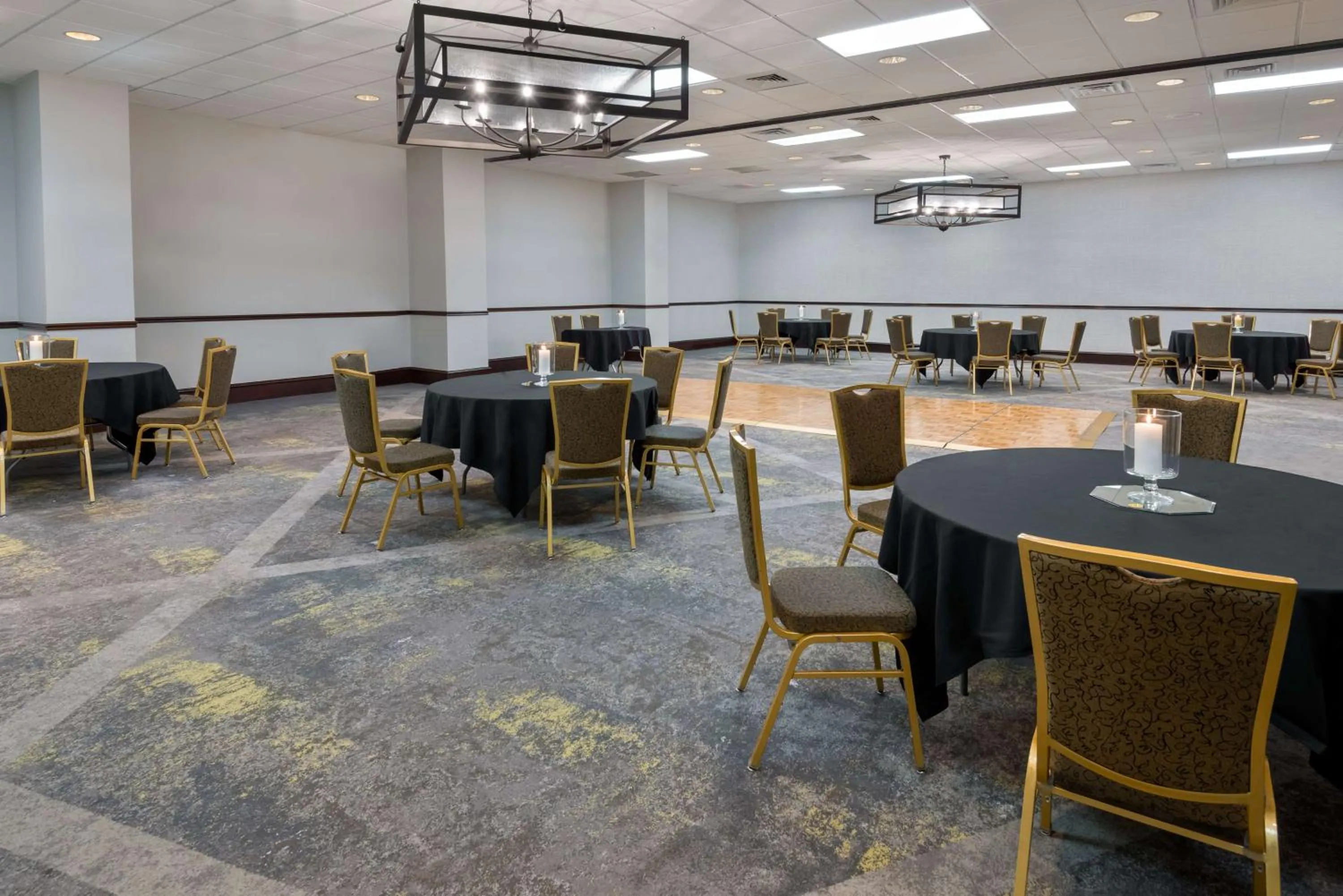 Meeting/conference room in Embassy Suites Dallas - Park Central Area