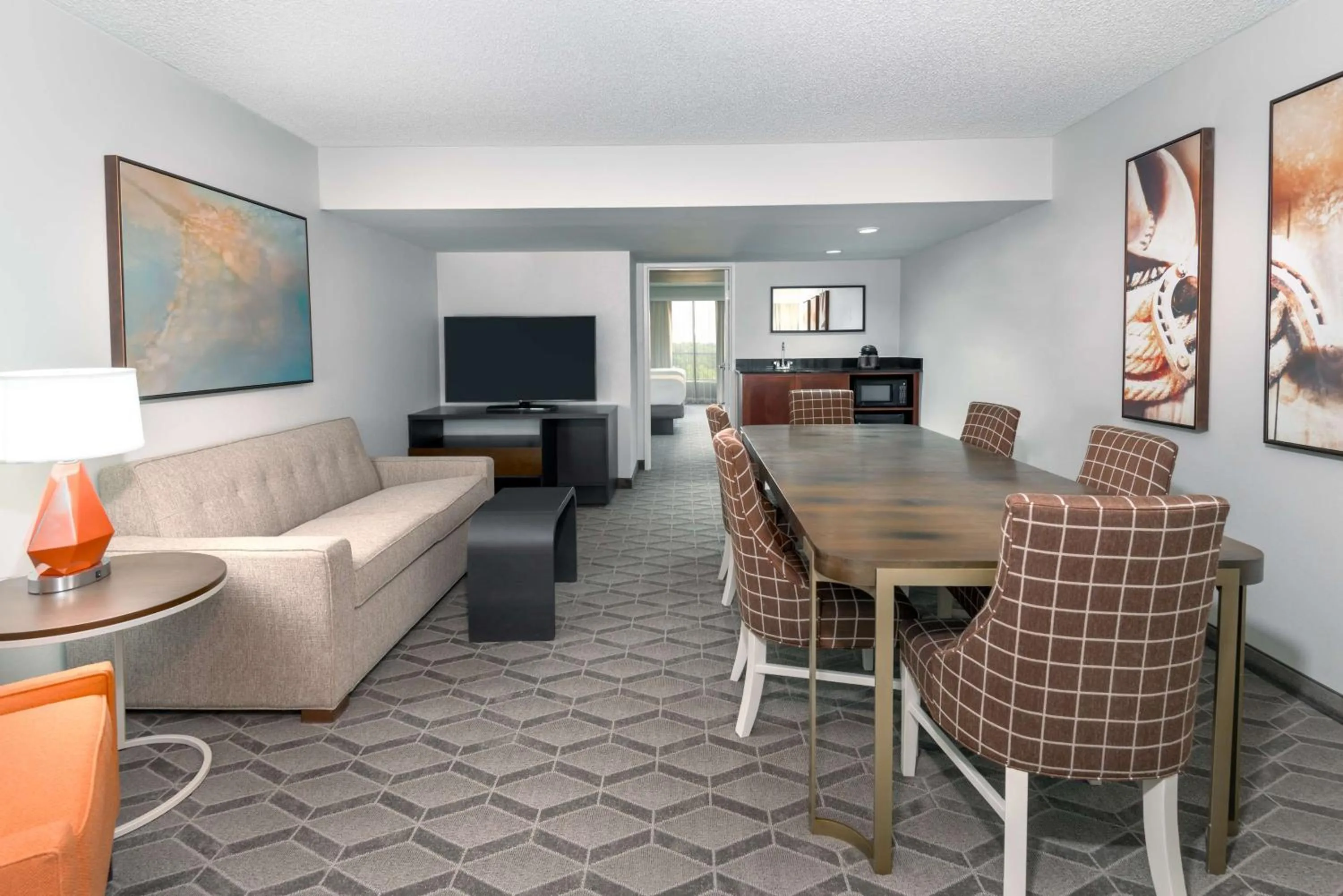 Living room in Embassy Suites Dallas - Park Central Area