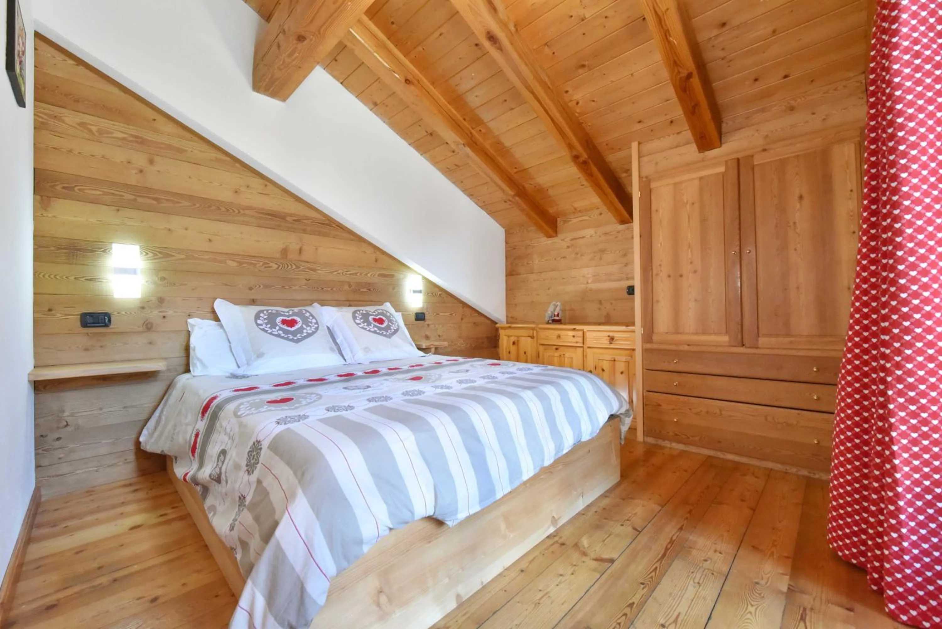 Photo of the whole room, Bed in La Casa Della Guida