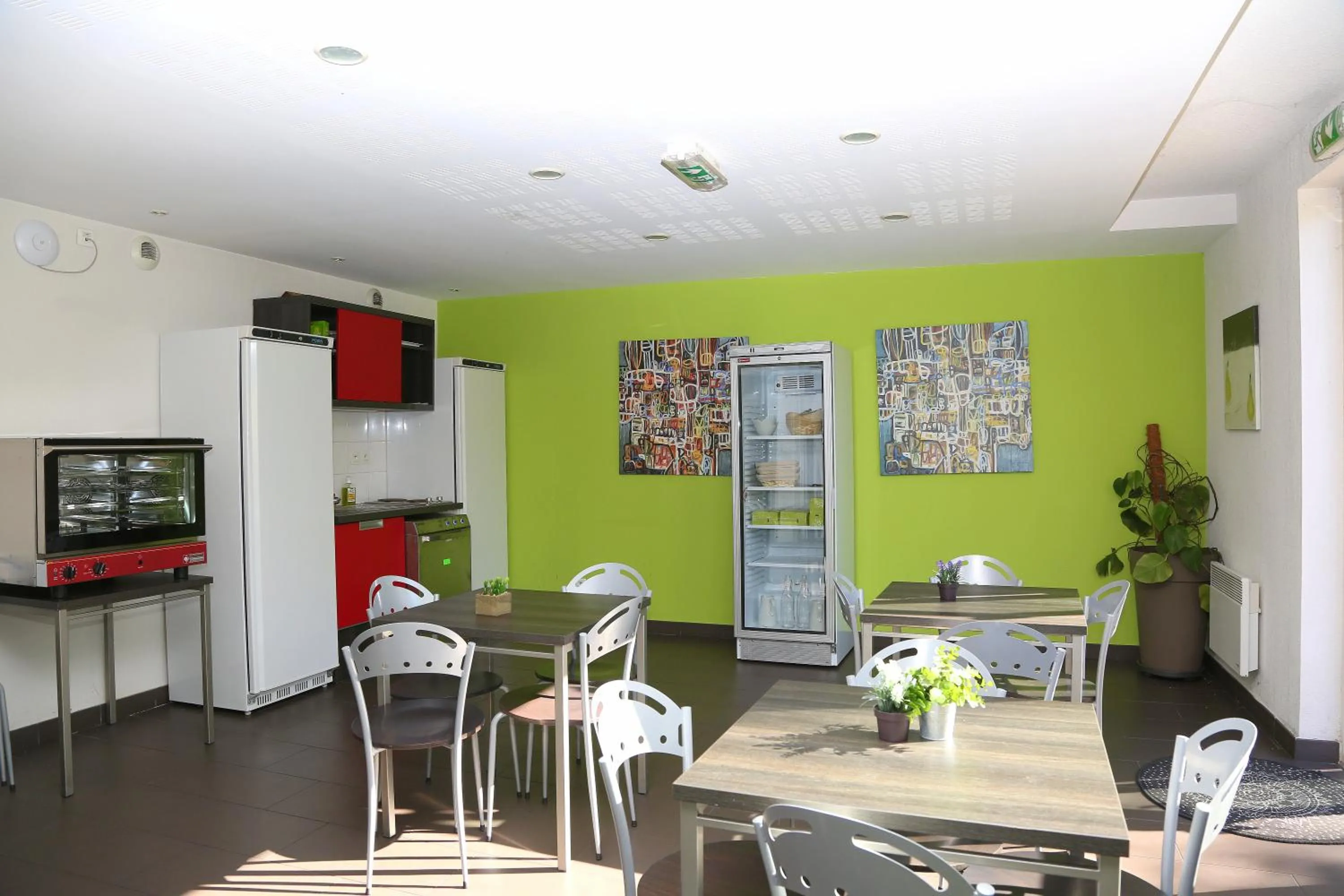 Buffet breakfast in Résidence Les Académies Aixoise