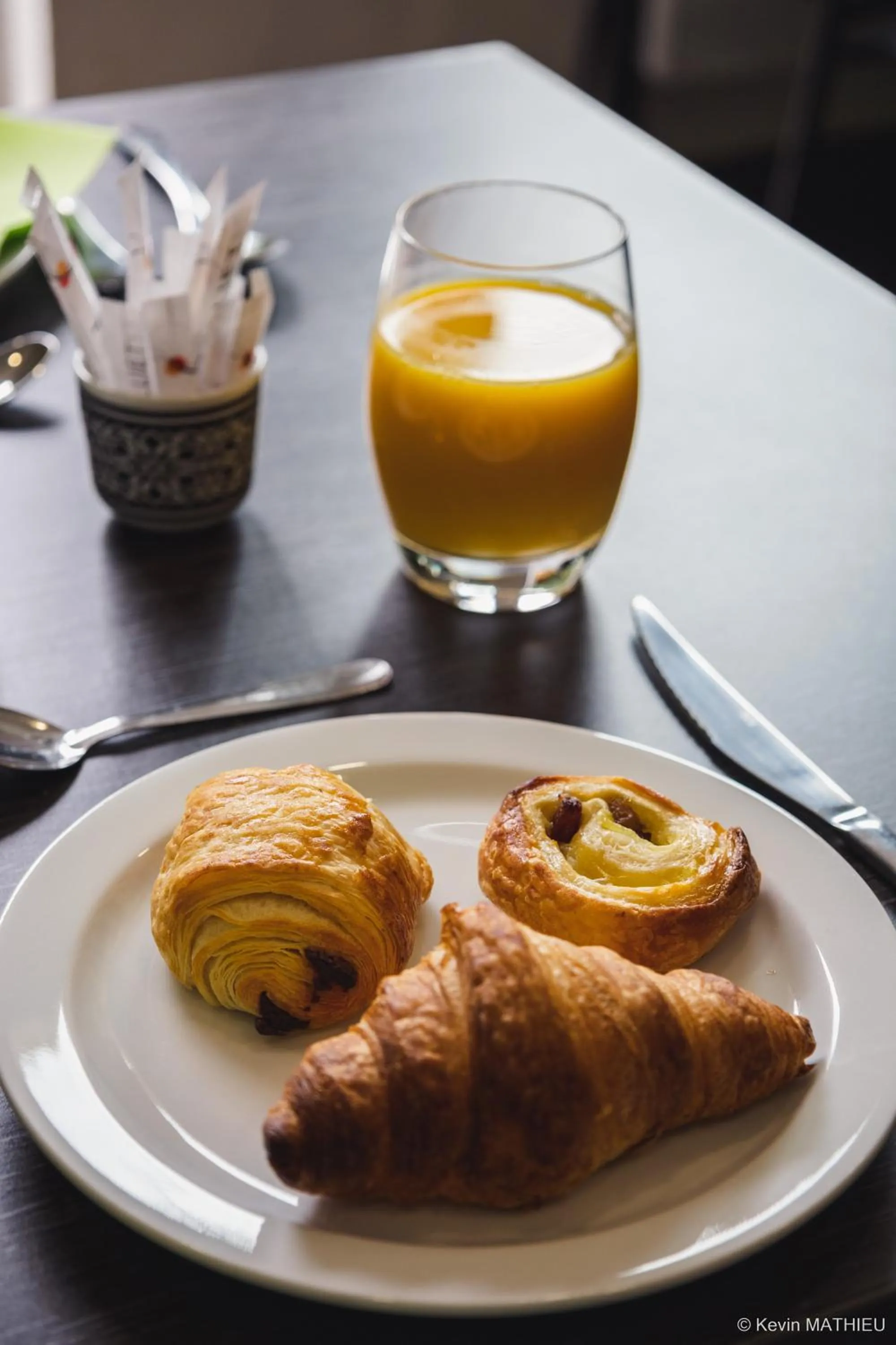 Buffet breakfast in Résidence Les Académies Aixoise