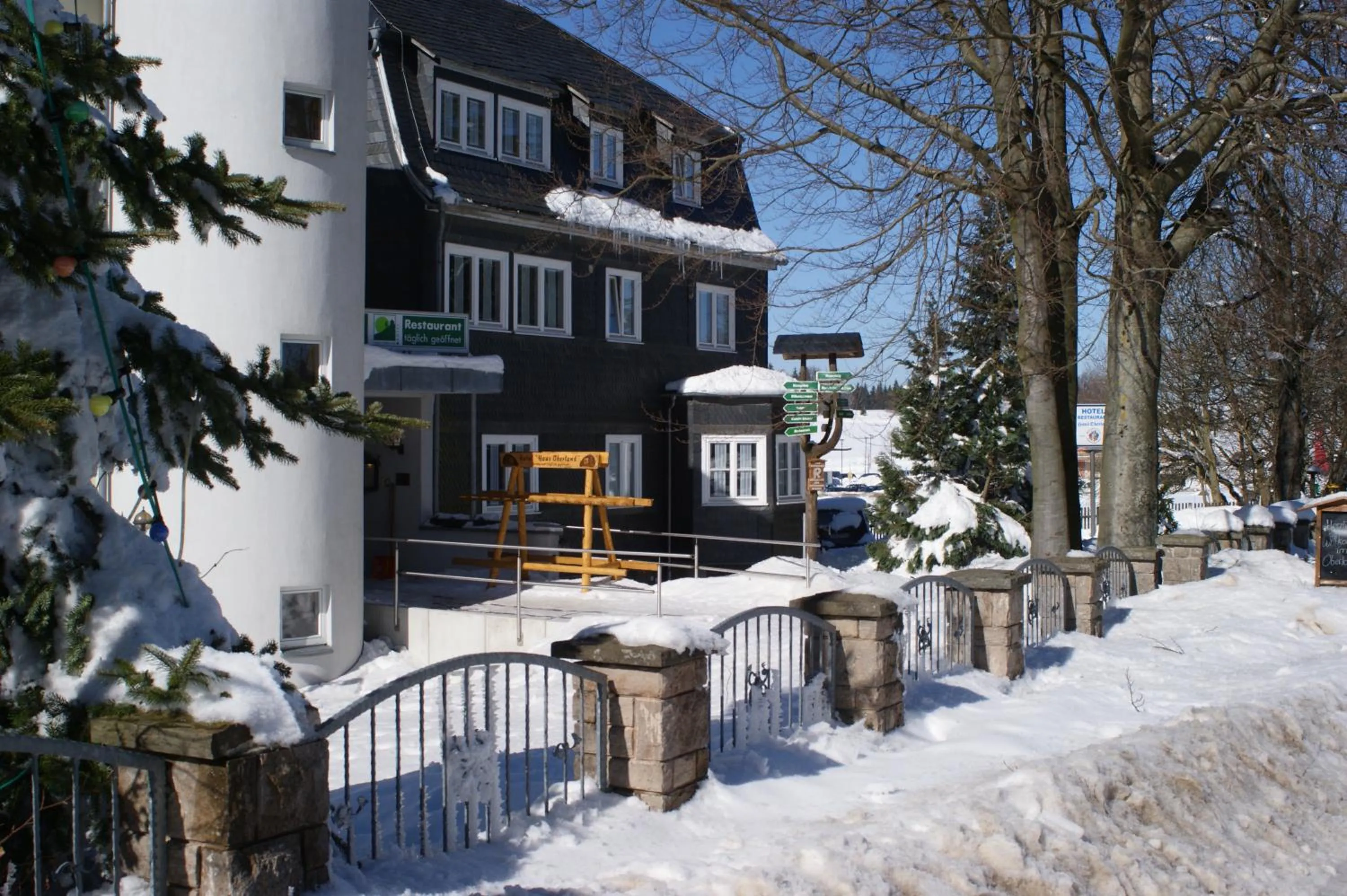 Facade/entrance in Hotel Haus Oberland