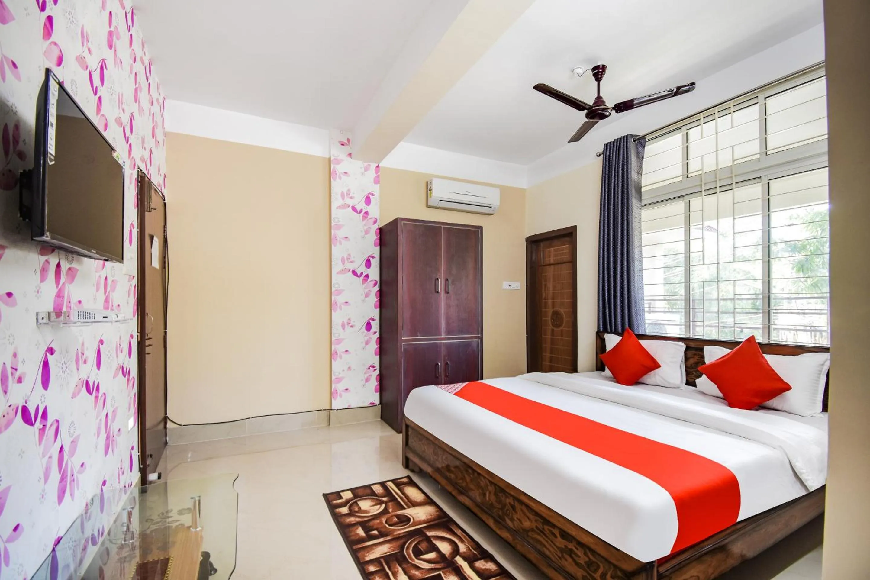 Bedroom, Bed in Super Hotel O Royal Pearl Inn