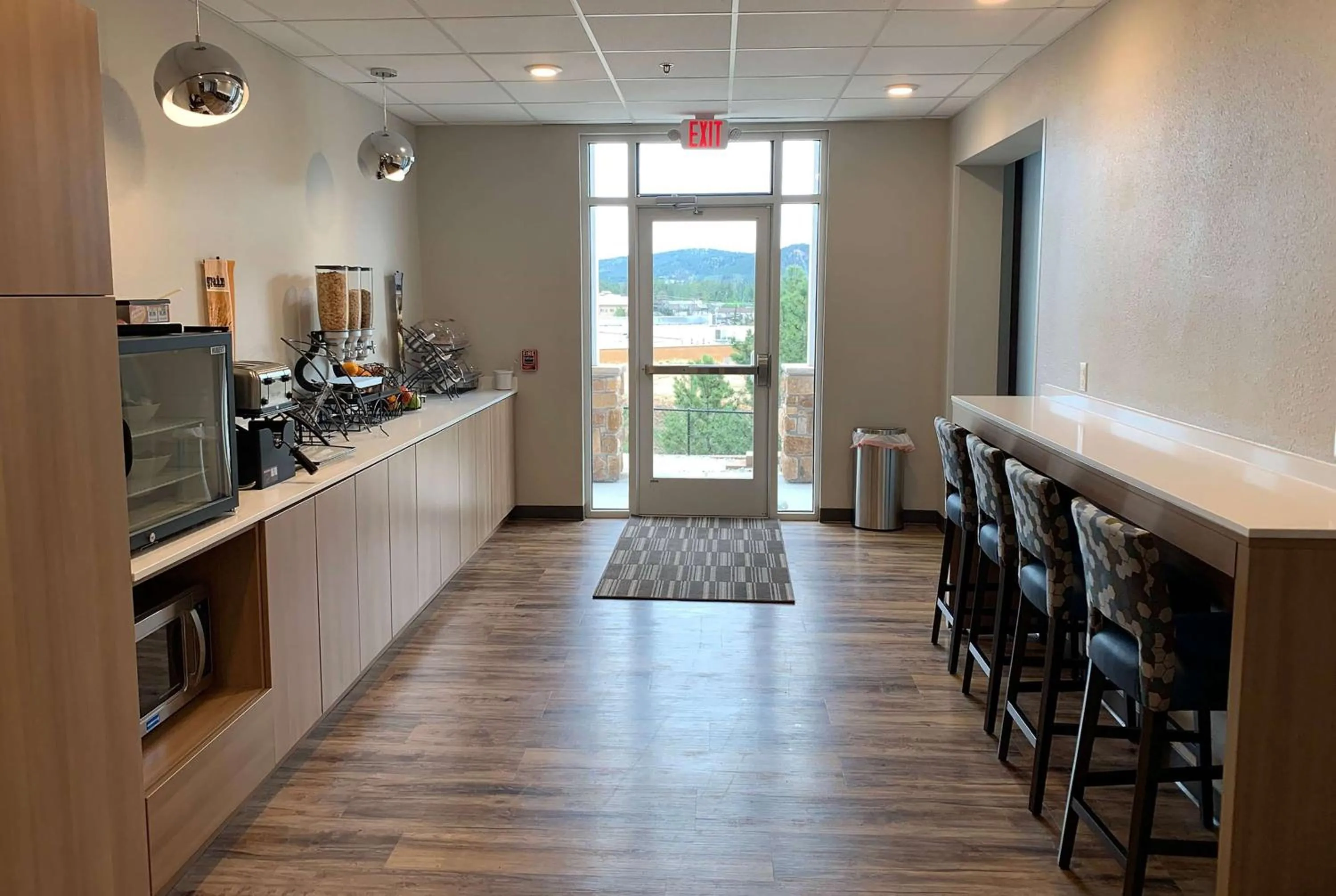 Breakfast in Microtel Inn & Suites by Wyndham Woodland Park