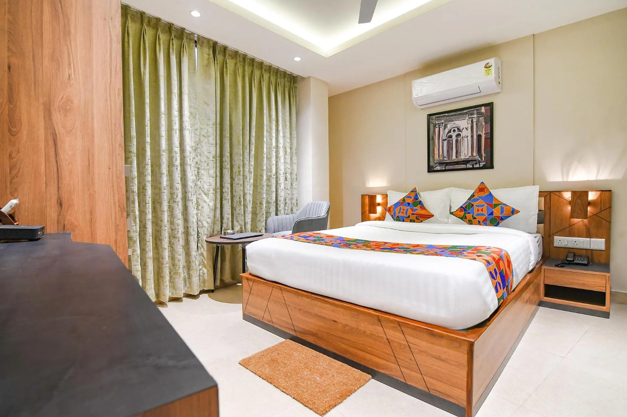 Bed in FabHotel Prime Swagatam International Chinar Park