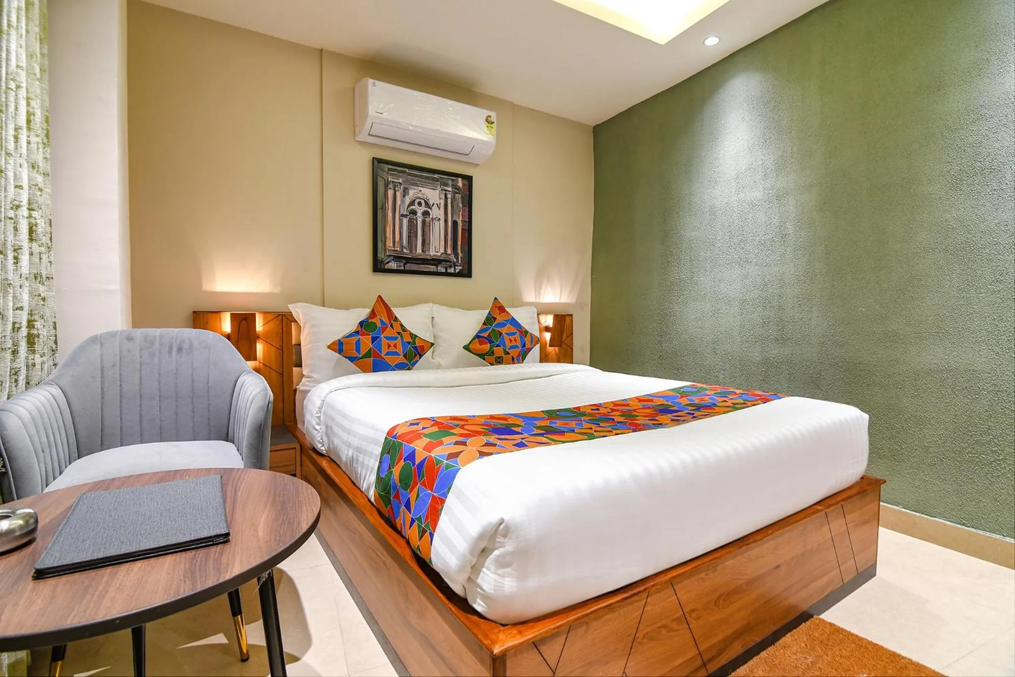 Bed in FabHotel Prime Swagatam International Chinar Park