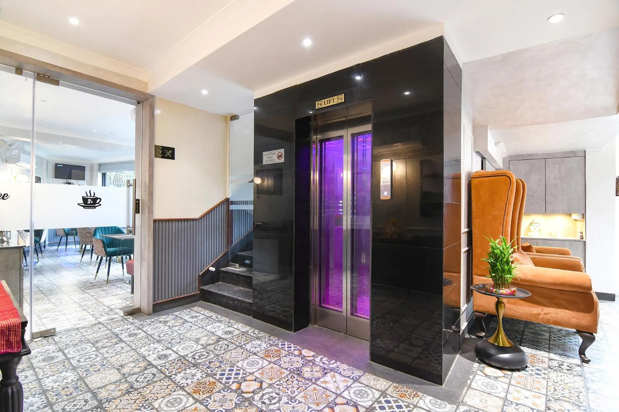 Lobby or reception in FabHotel Prime Swagatam International Chinar Park