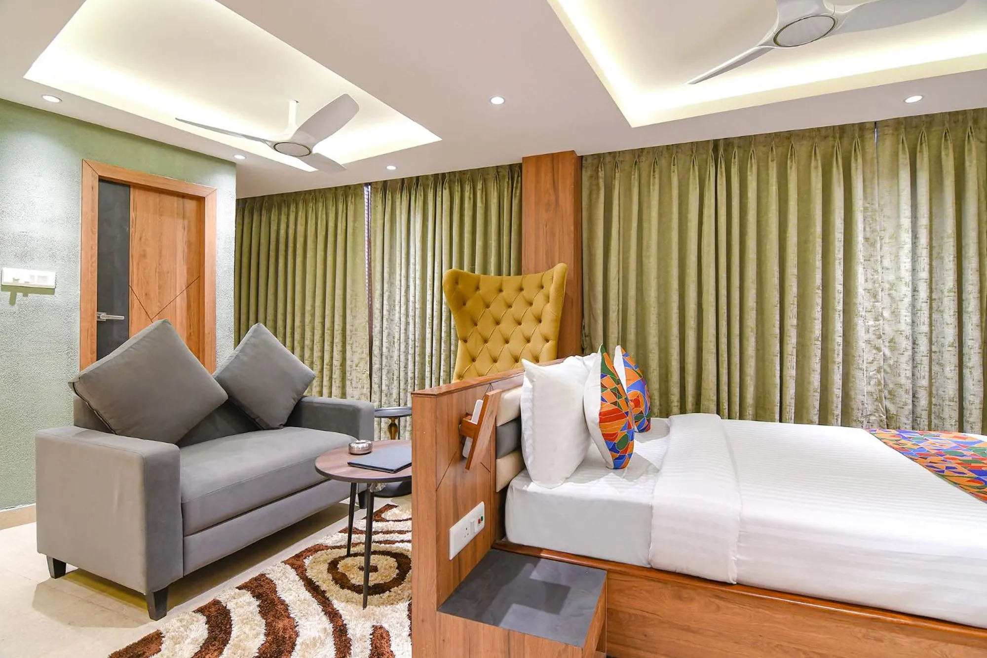 Bed in FabHotel Prime Swagatam International Chinar Park