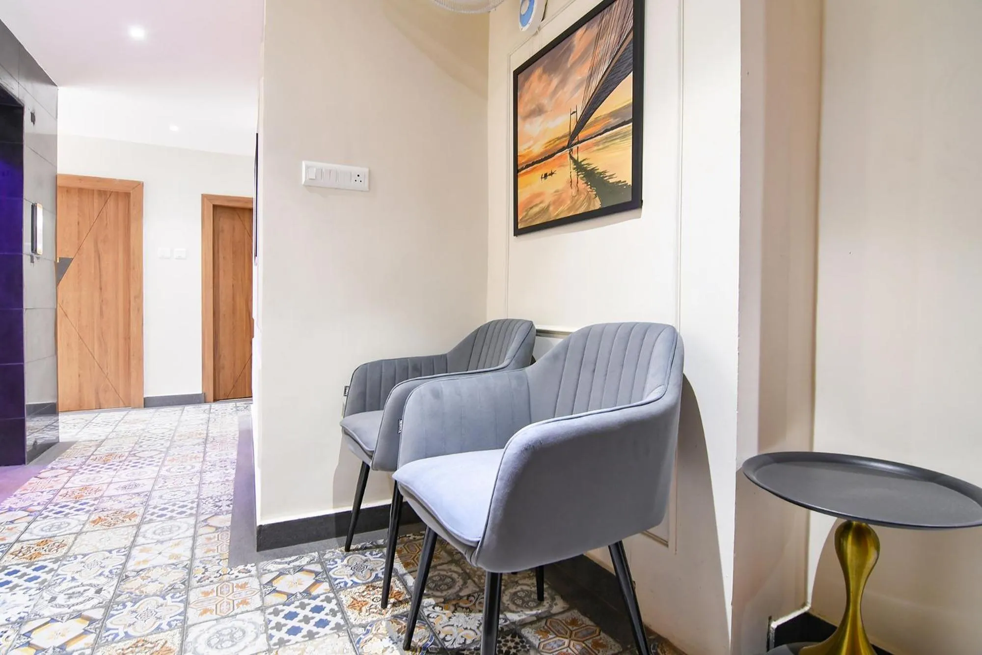 Seating area in FabHotel Prime Swagatam International Chinar Park