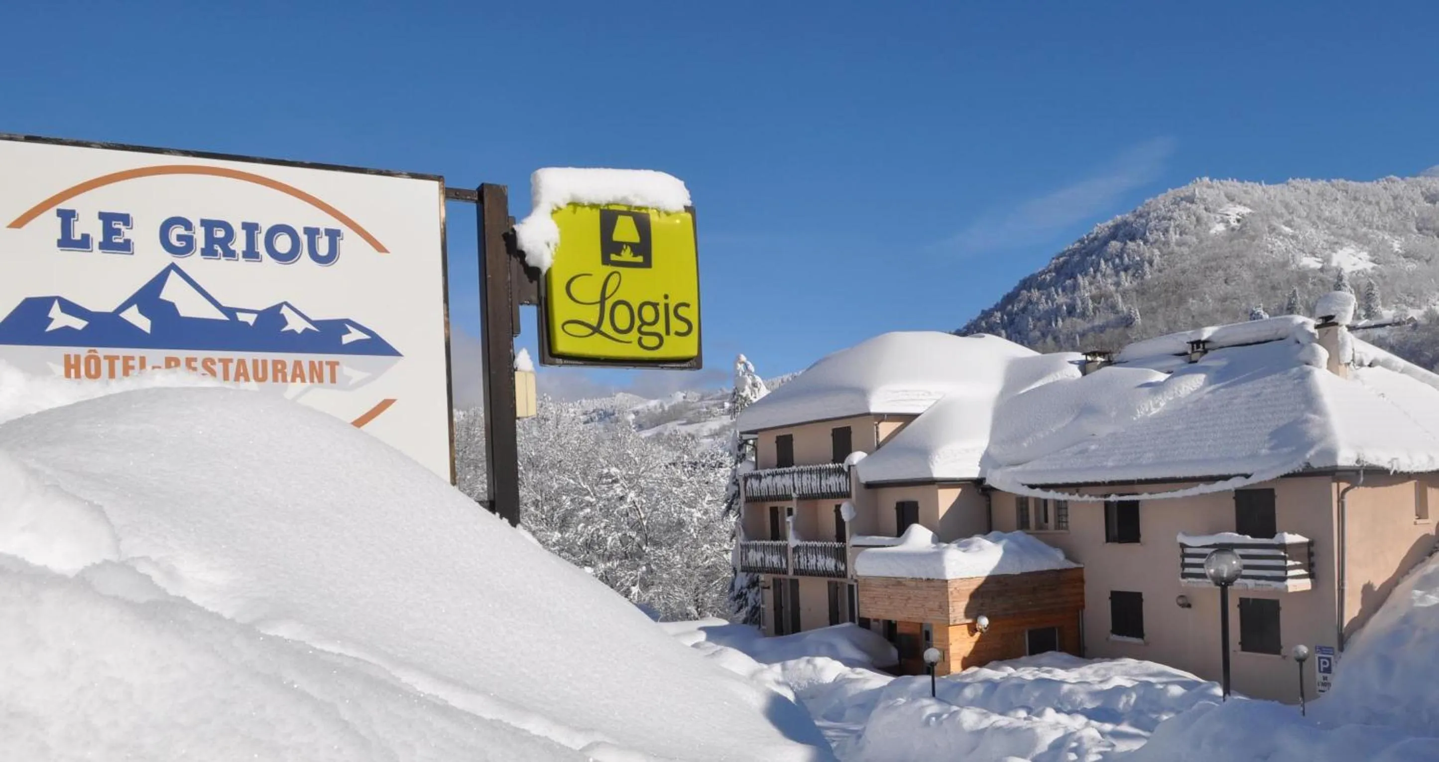 Property building in Logis Hôtel Le Griou