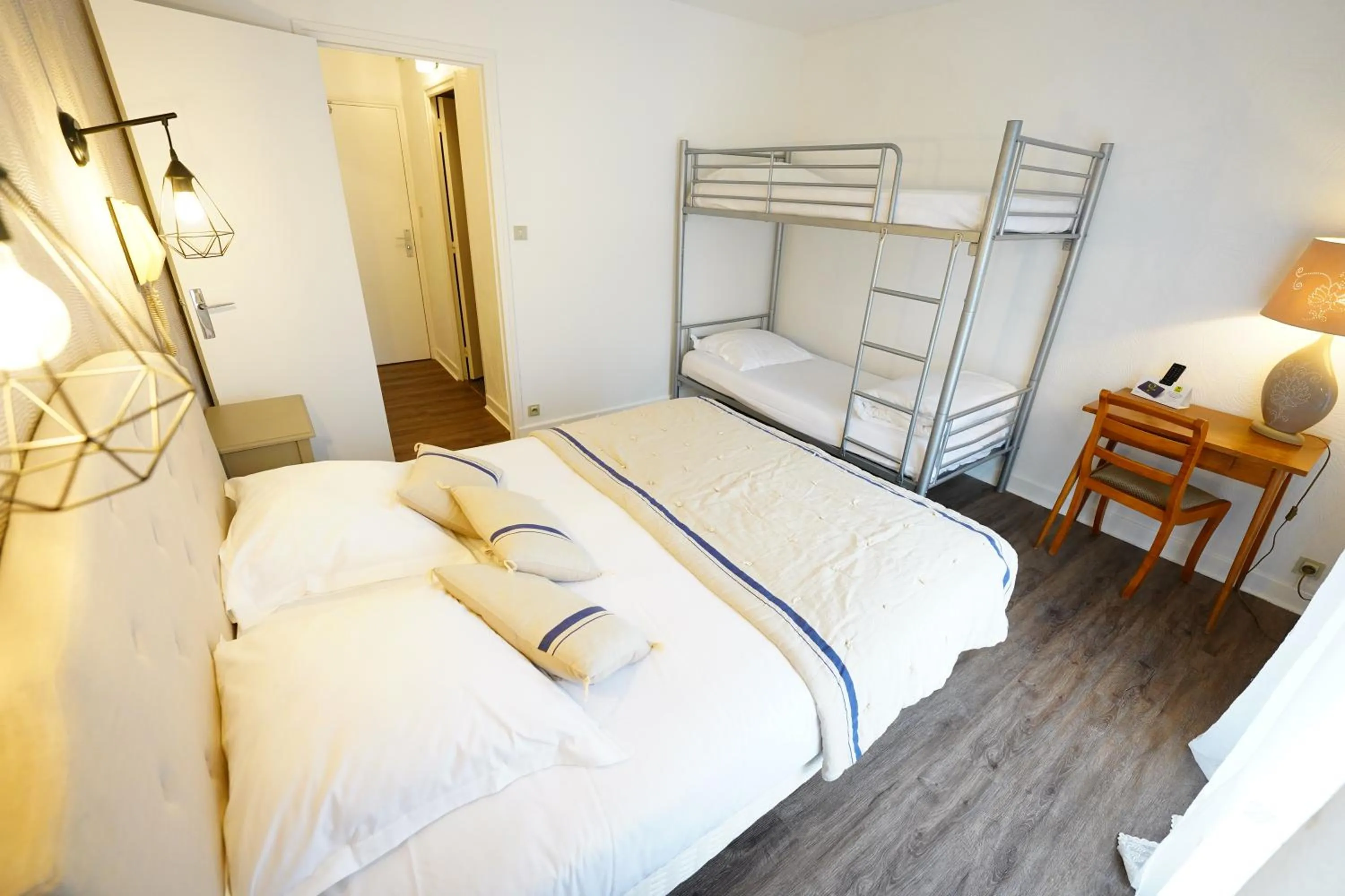 Photo of the whole room, Bed in Logis Hôtel Le Griou