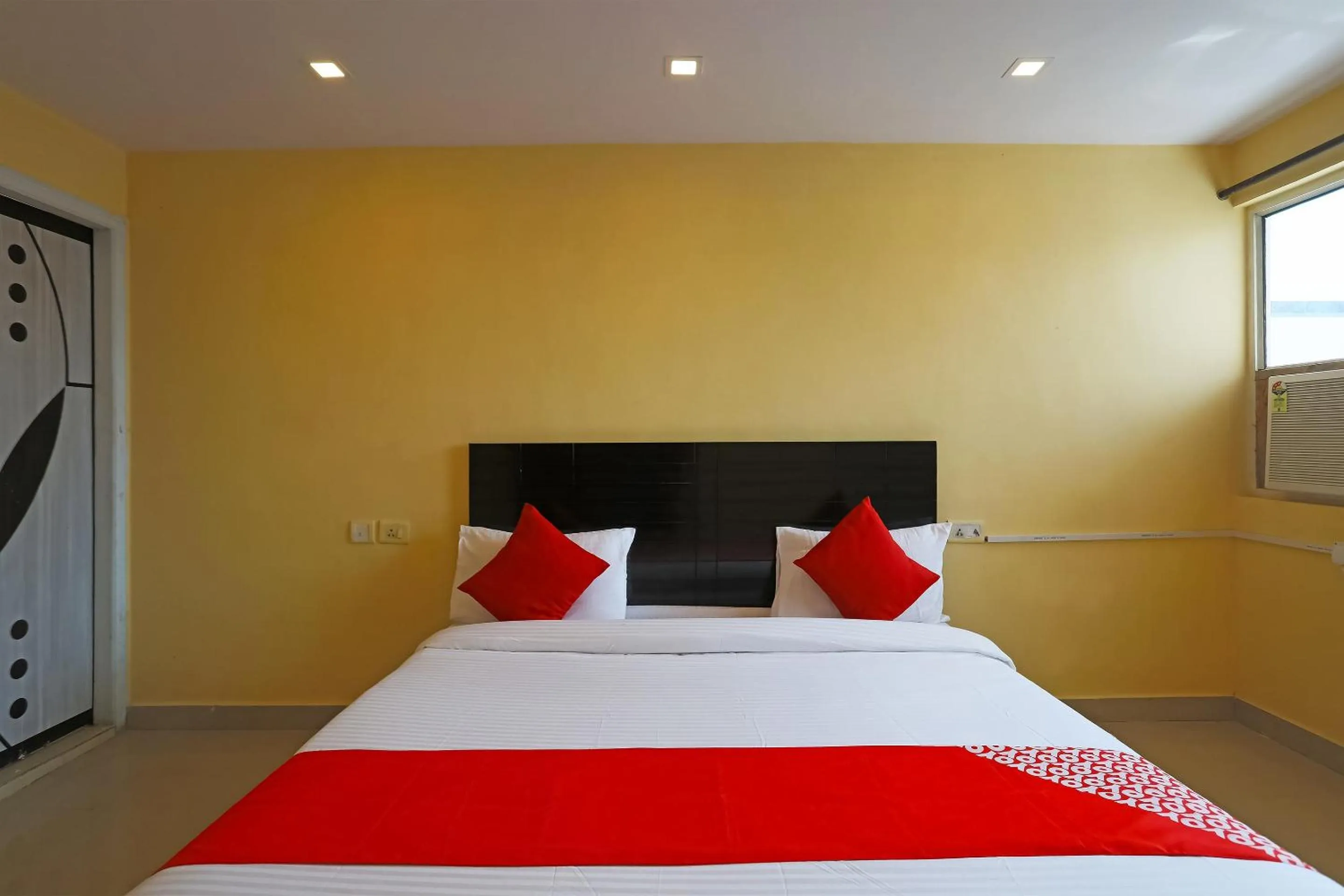 Bedroom, Bed in Hotel O M.M. Paradise & PG