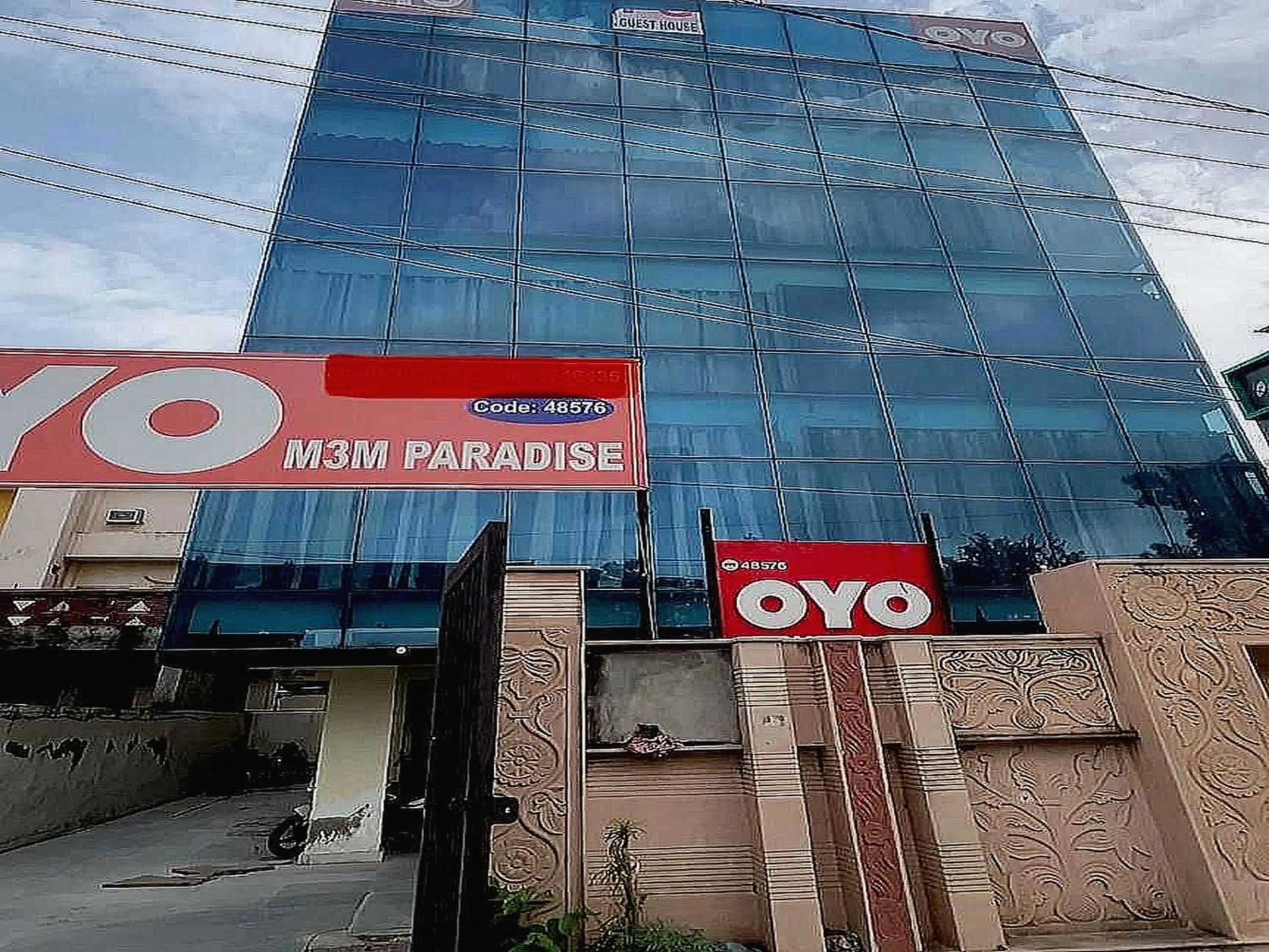 Facade/entrance in Hotel O M.M. Paradise & PG