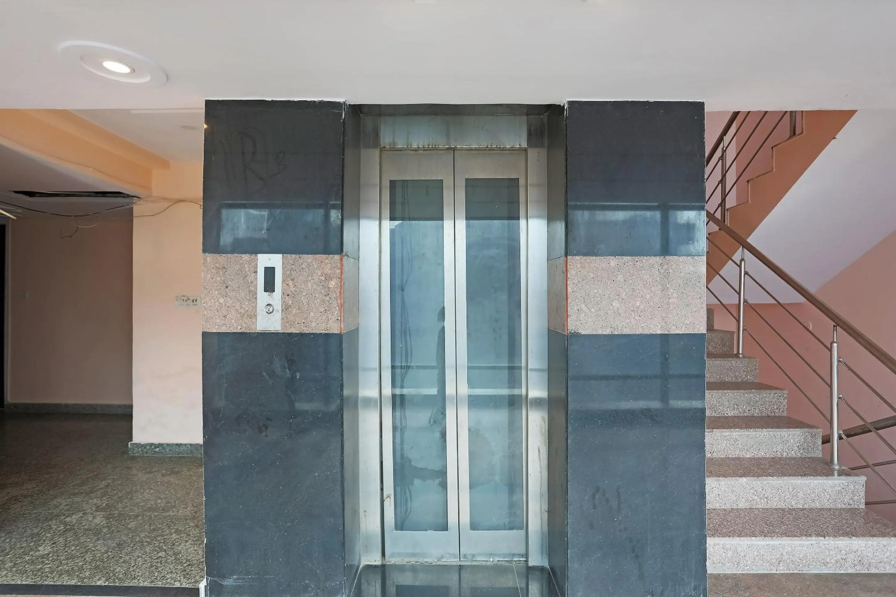 Facade/entrance in Hotel O M.M. Paradise & PG