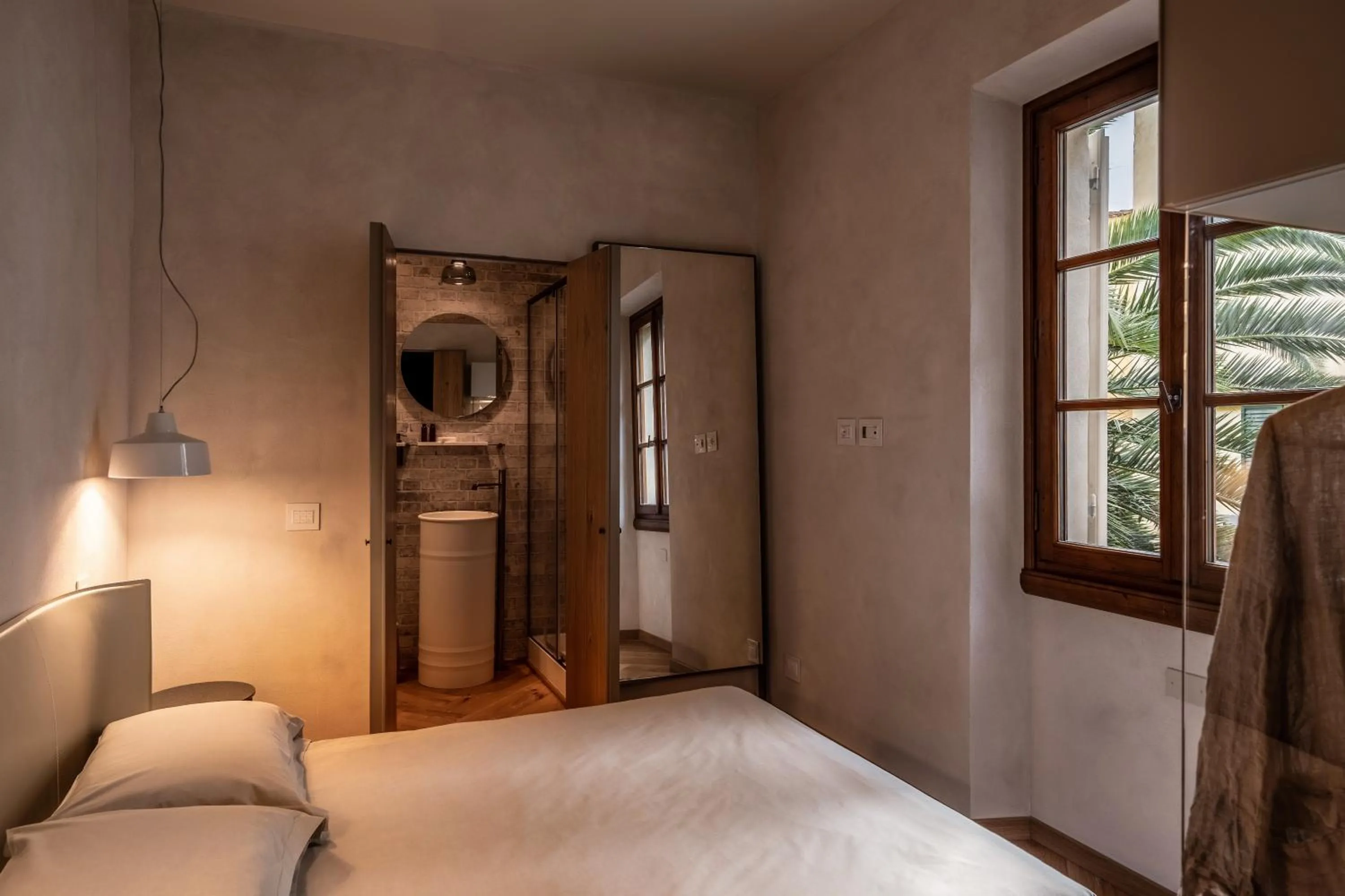 Bathroom, Bed in Oltrarno 1881 Apartments