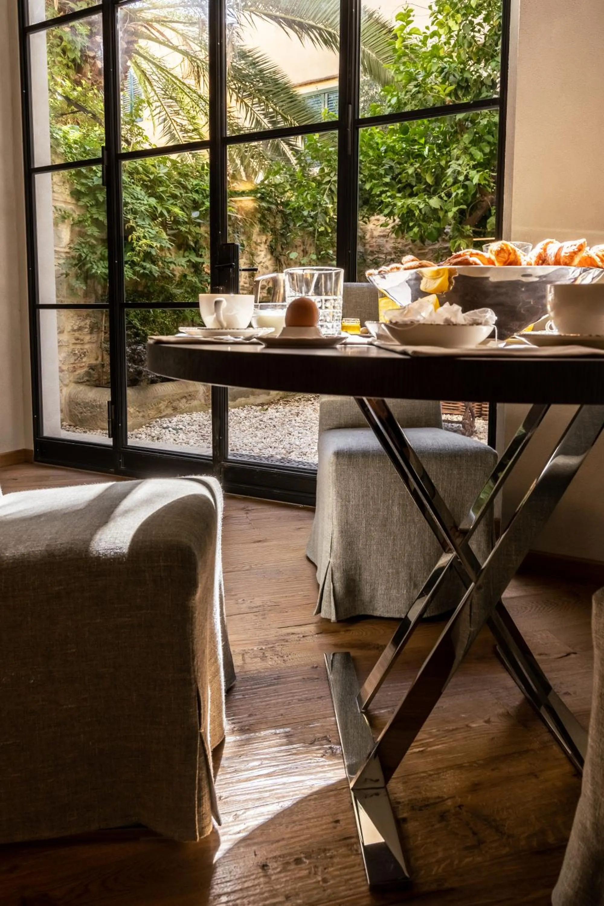 Dining area in Oltrarno 1881 Apartments