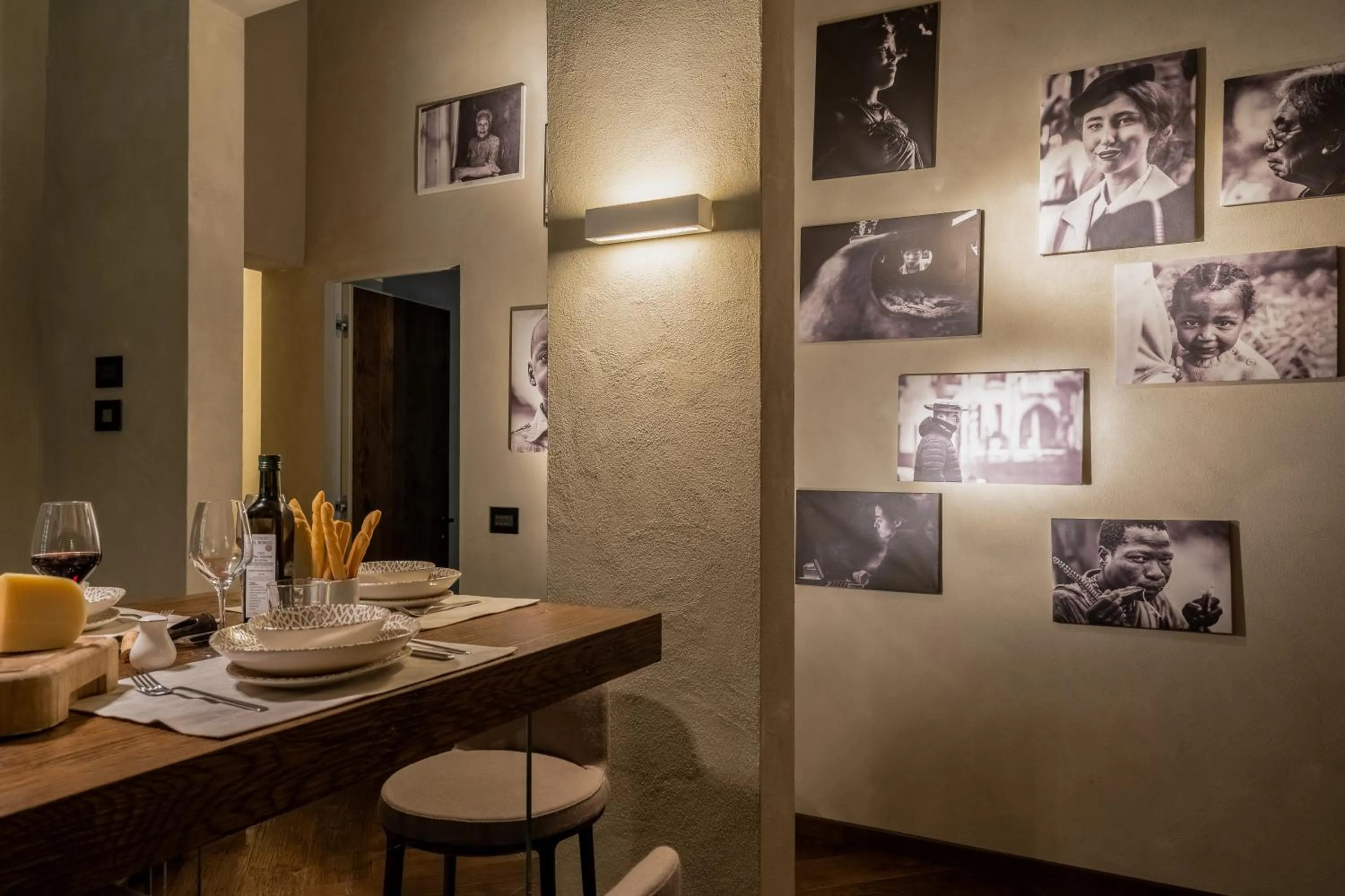 Decorative detail in Oltrarno 1881 Apartments