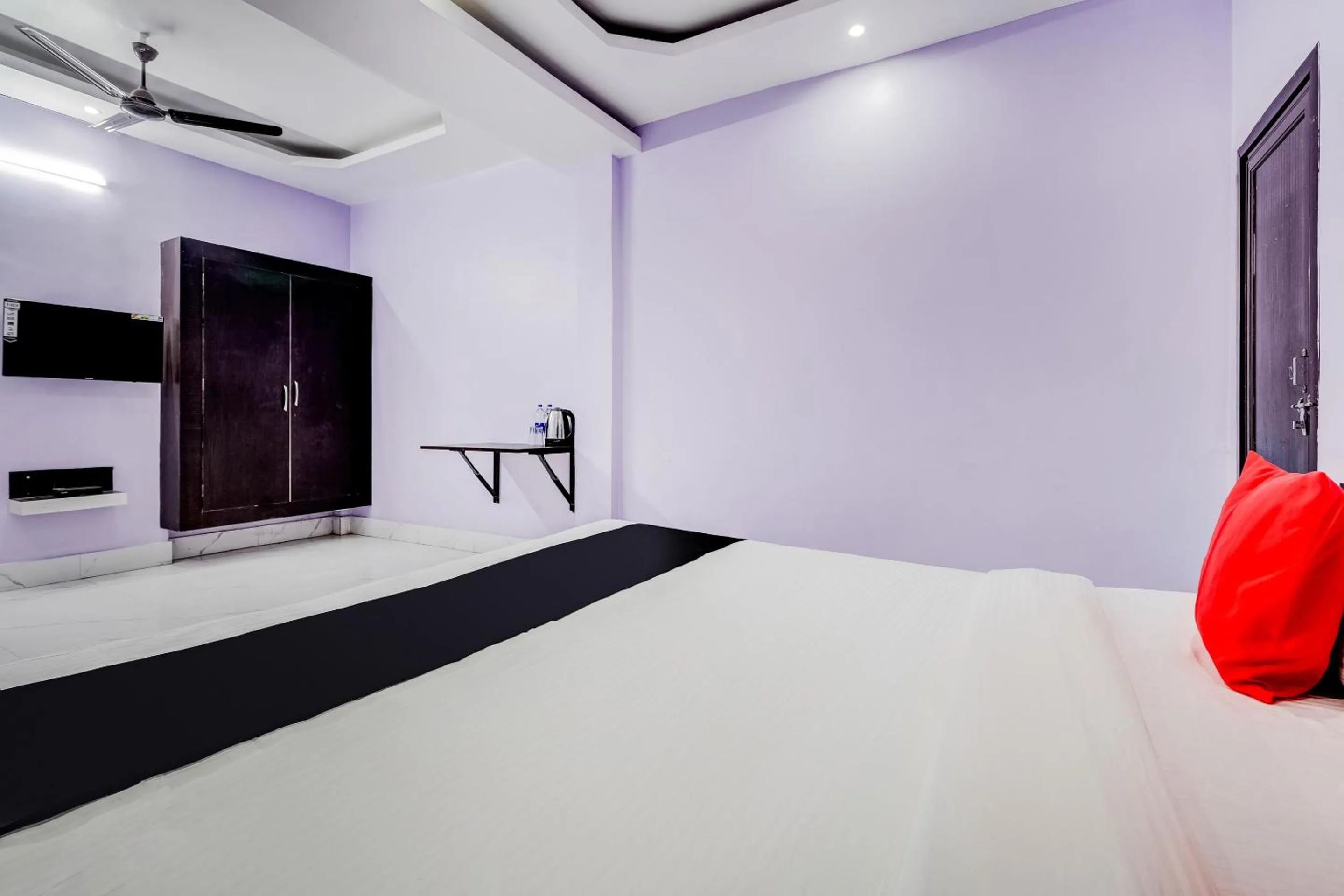 Bedroom, Bed in Super Capital O Gulmohar Marriage Garden