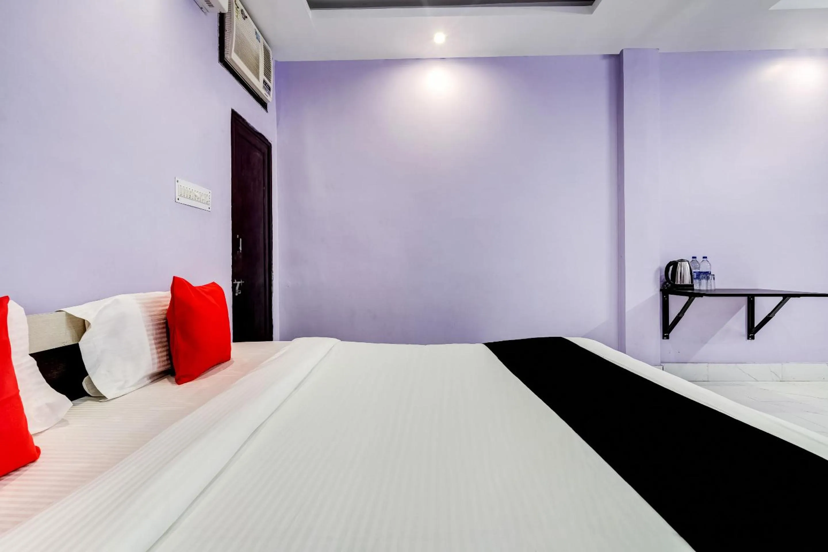 Bedroom, Bed in Super Capital O Gulmohar Marriage Garden