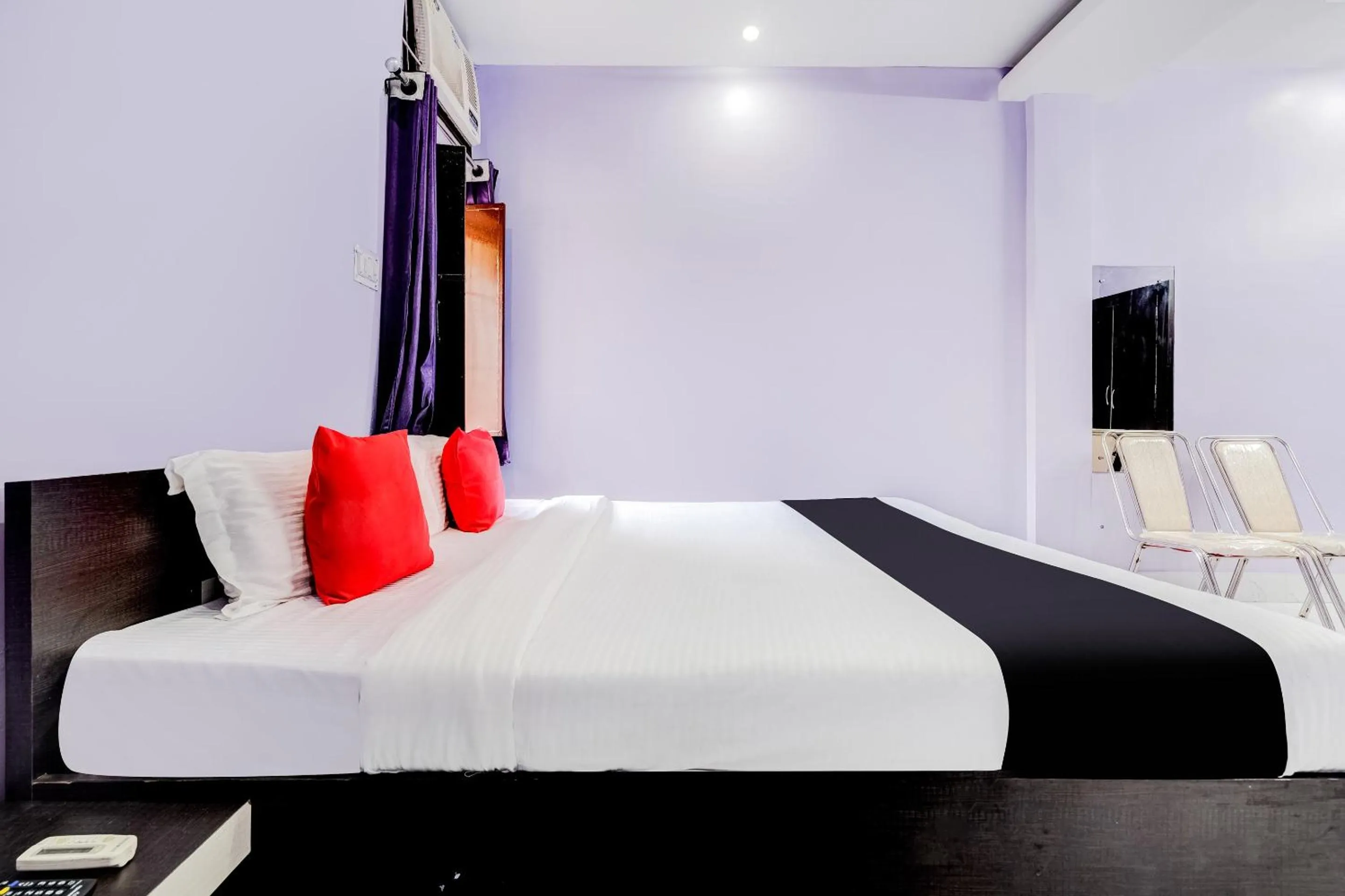 Bedroom, Bed in Super Capital O Gulmohar Marriage Garden