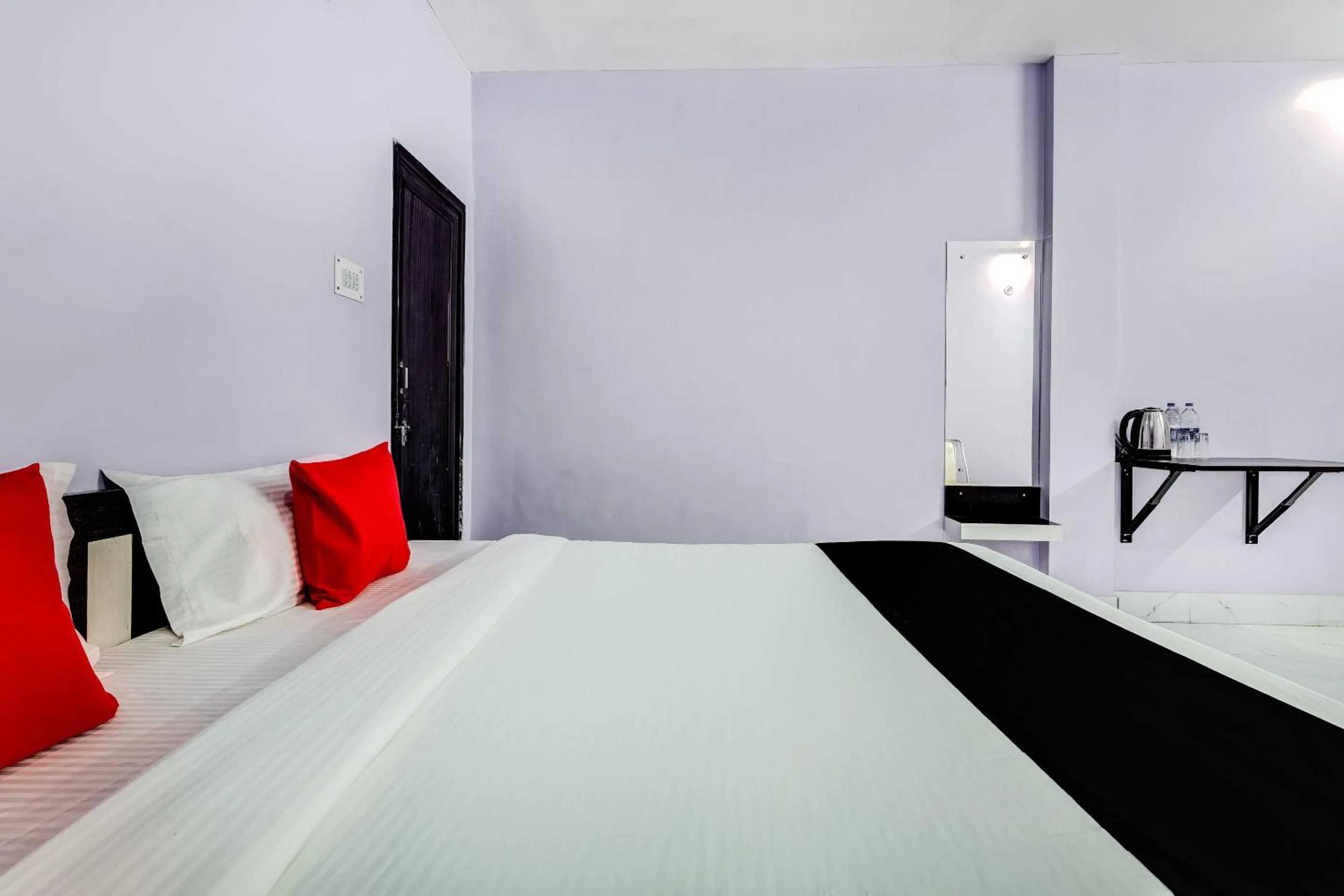 Bedroom, Bed in Super Capital O Gulmohar Marriage Garden