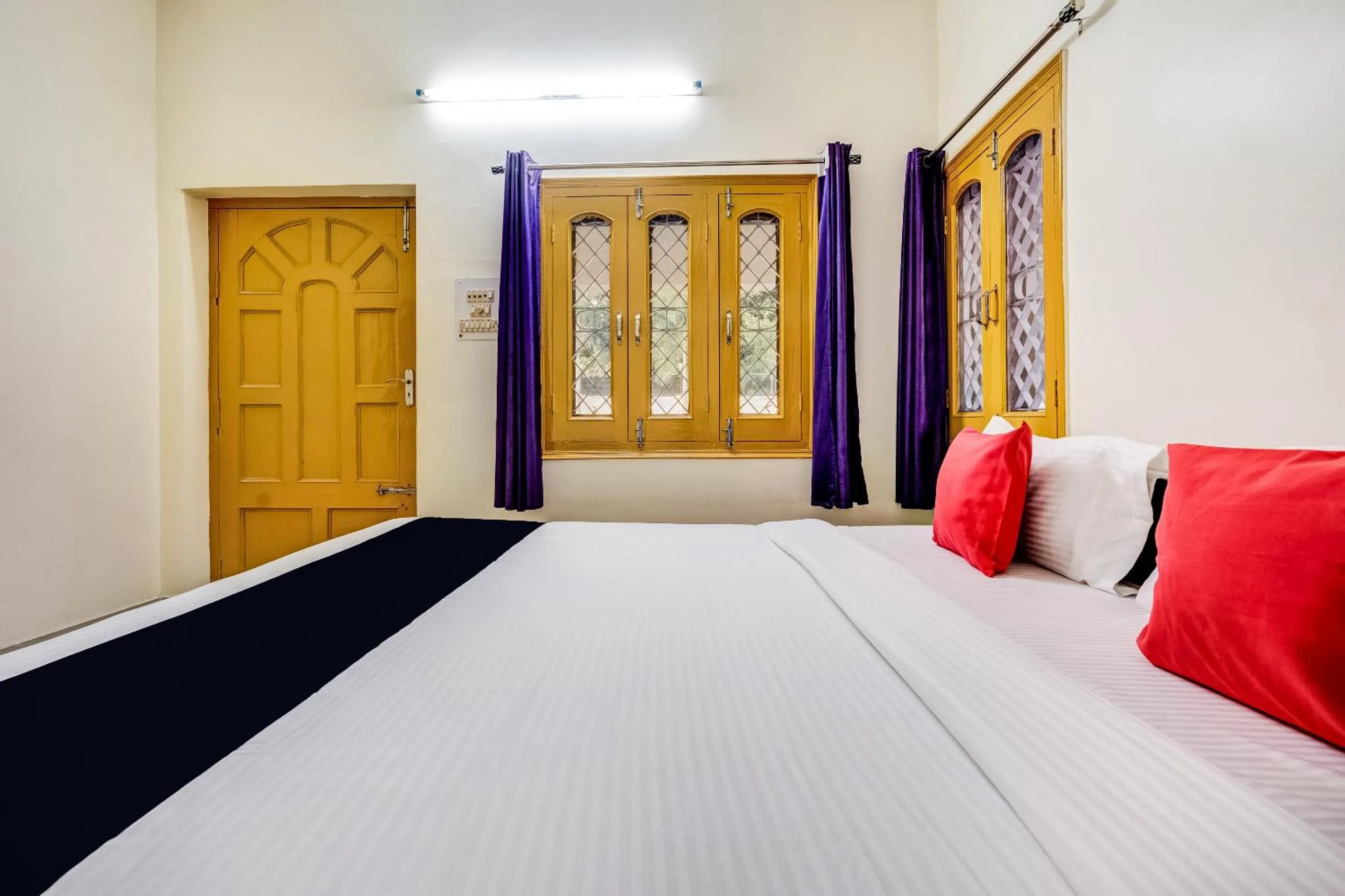 Bedroom, Bed in Super Capital O Gulmohar Marriage Garden