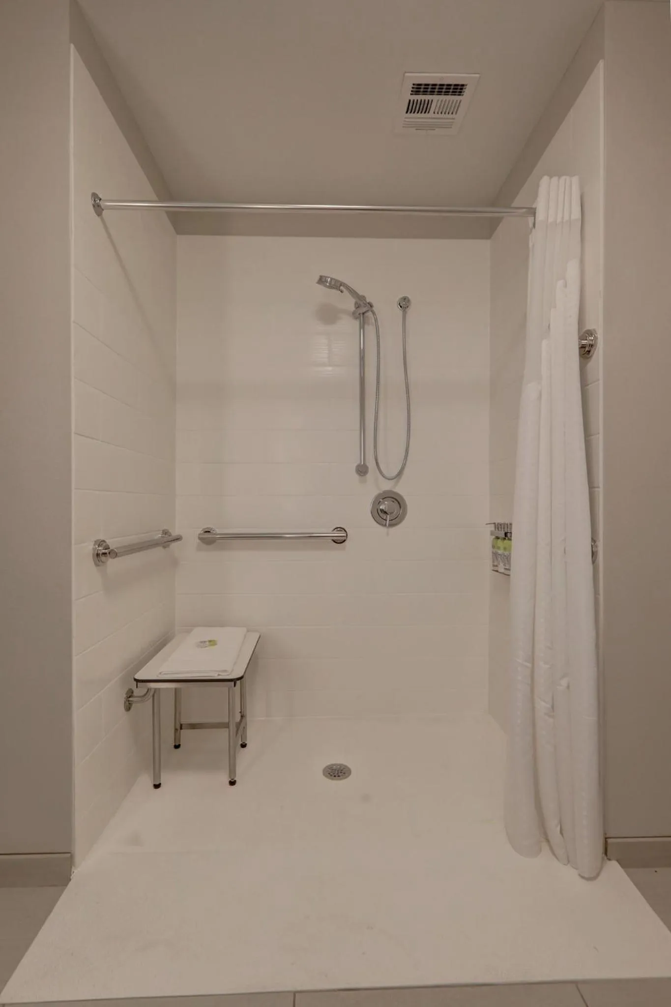 Photo of the whole room in Holiday Inn Express & Suites - Auburn Downtown by IHG