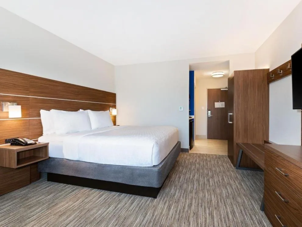 Photo of the whole room, Bed in Holiday Inn Express & Suites Niceville - Eglin Area by IHG