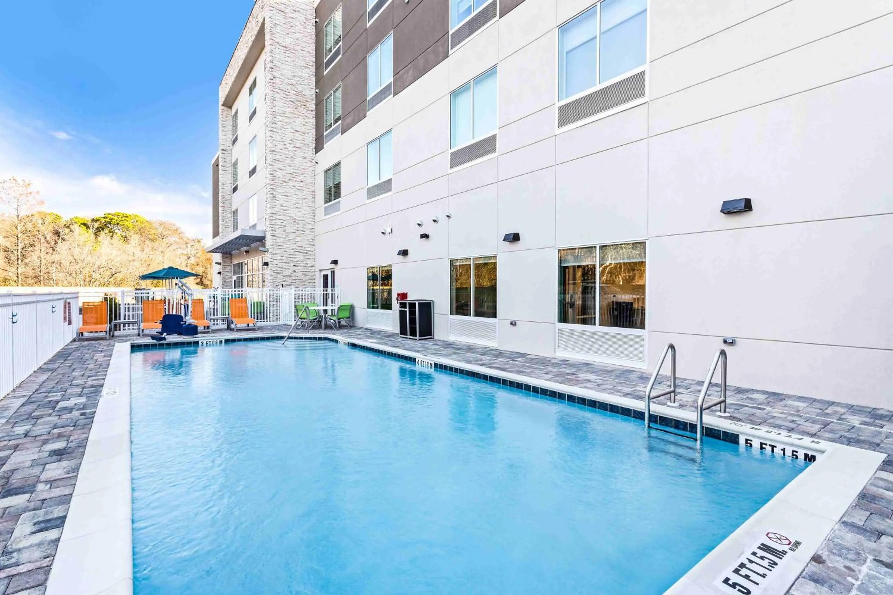Swimming pool in Holiday Inn Express & Suites Niceville - Eglin Area by IHG