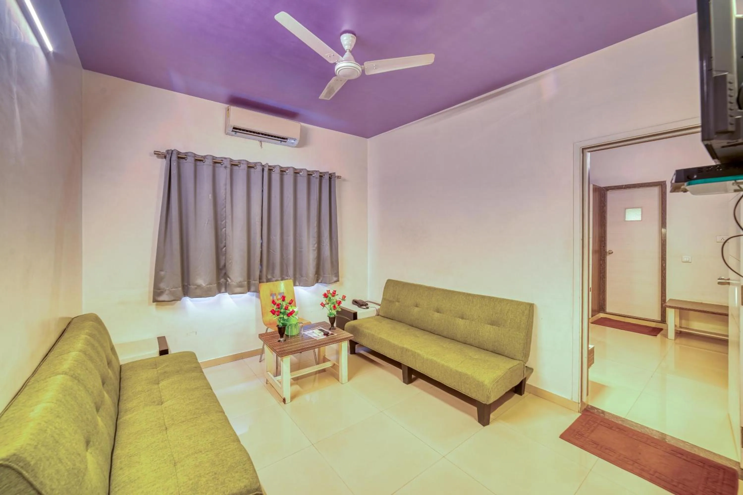 Living room in Hotel Grand Ashwin