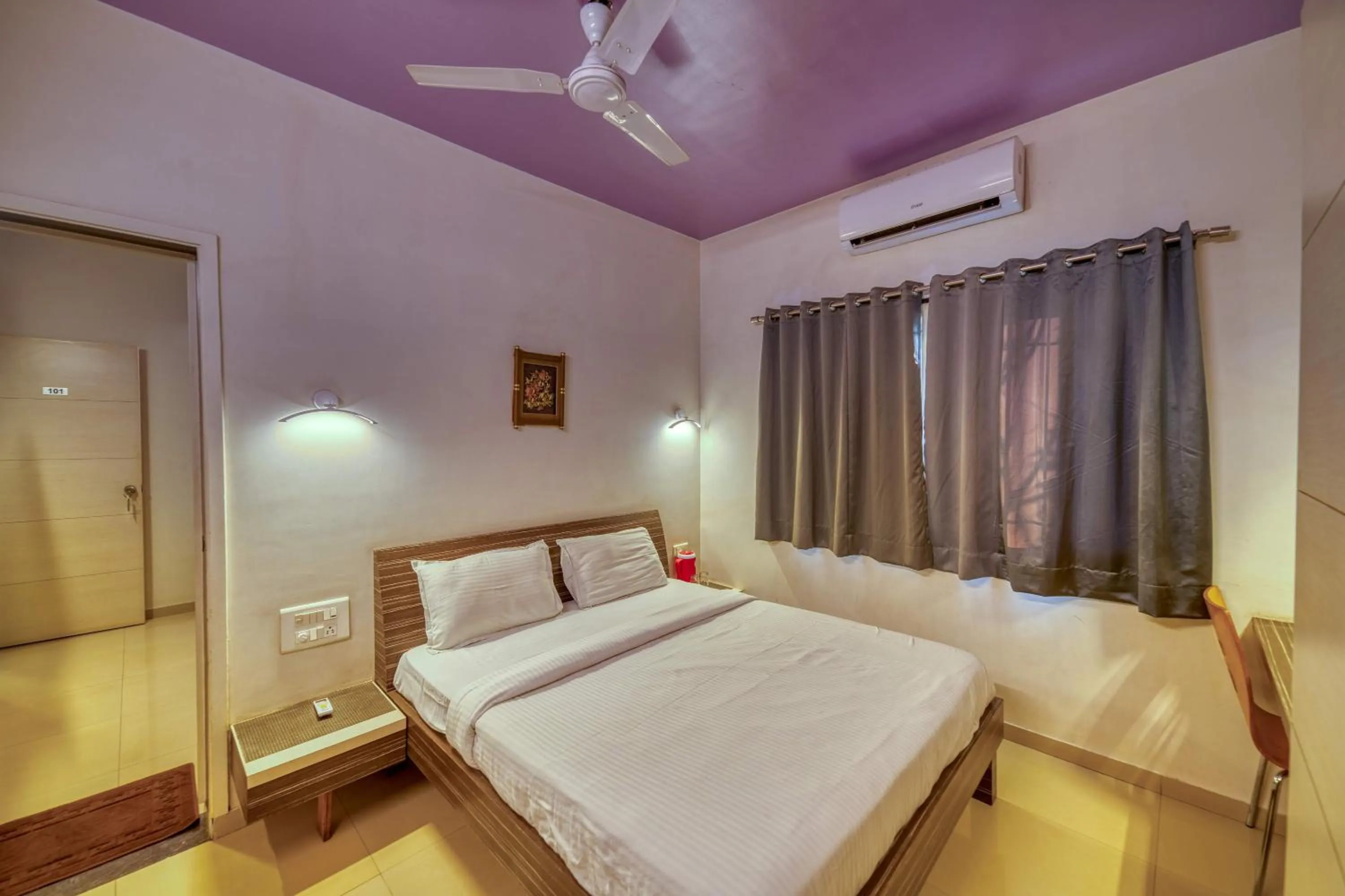 Bed in Hotel Grand Ashwin