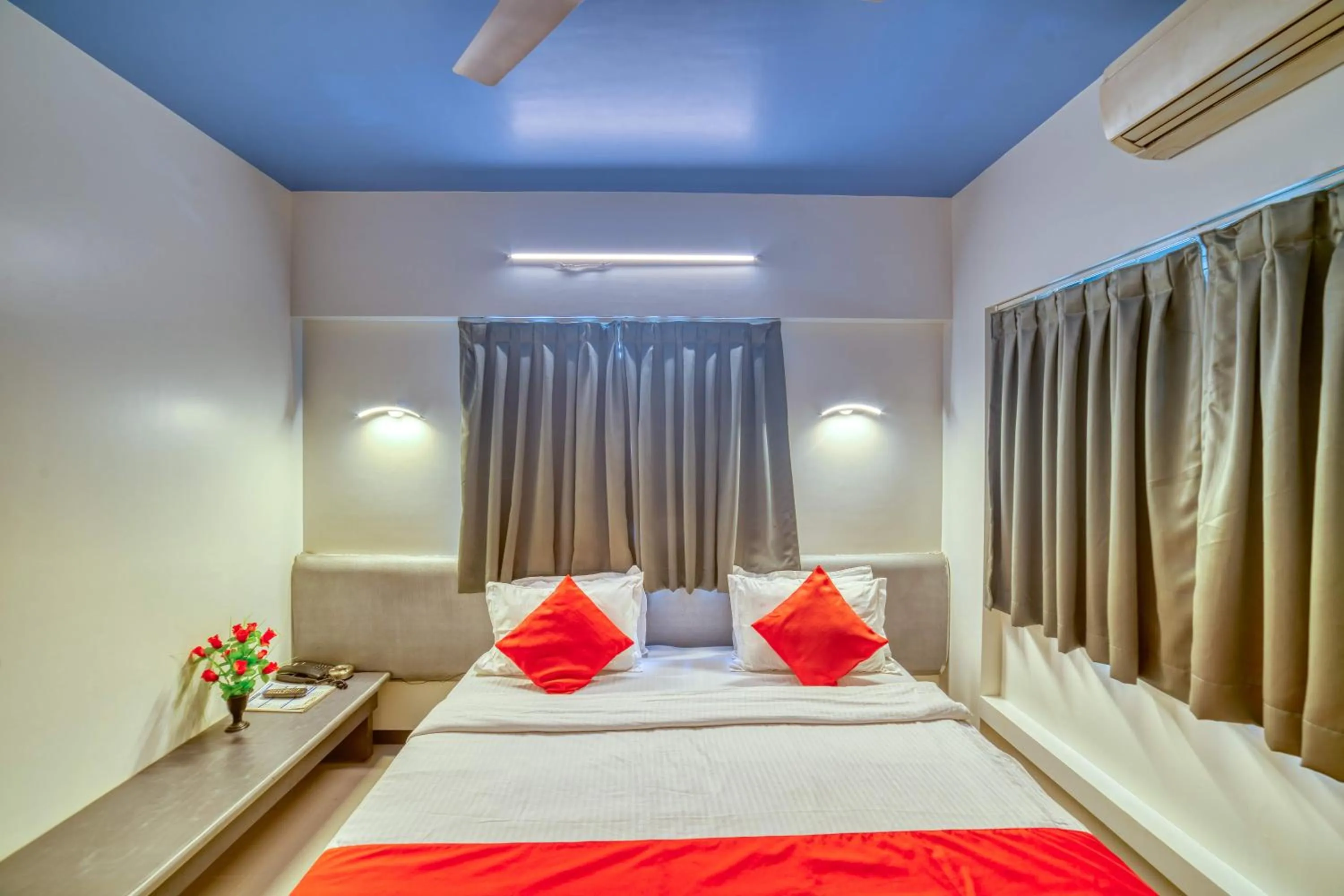 Bed in Hotel Grand Ashwin