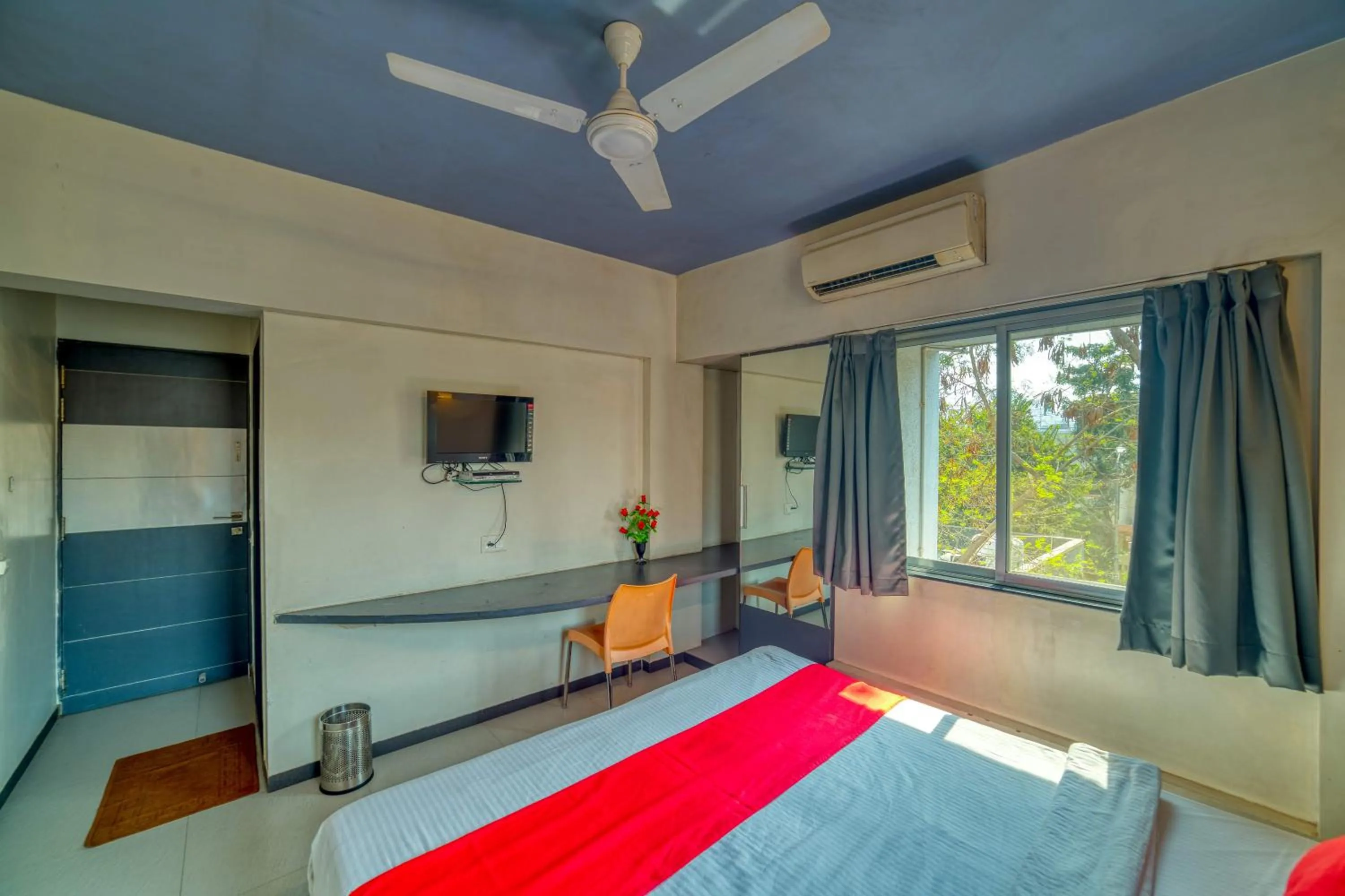 Photo of the whole room, Bed in Hotel Grand Ashwin