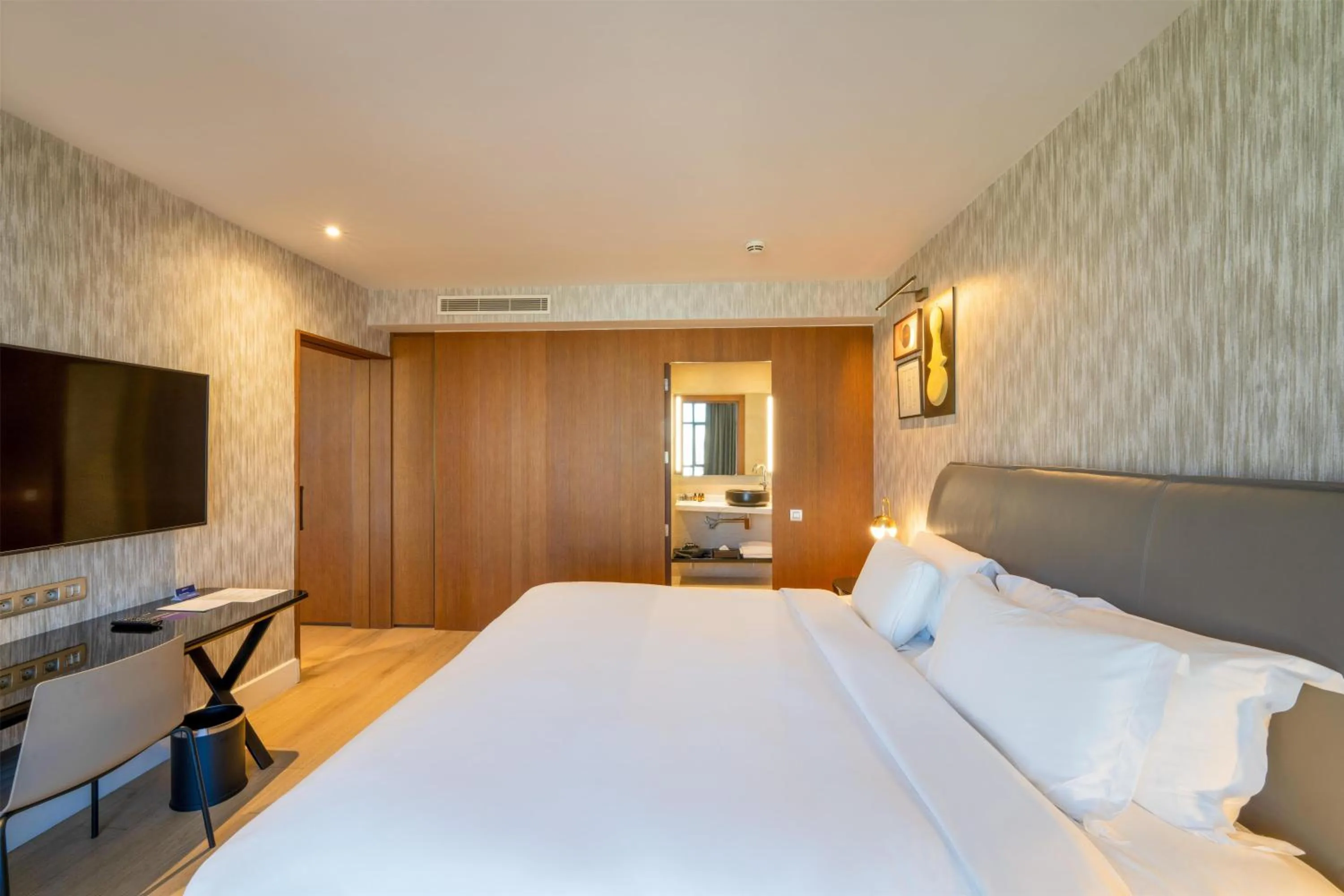 Photo of the whole room, Bed in Radisson Blu Hotel Casablanca City Center