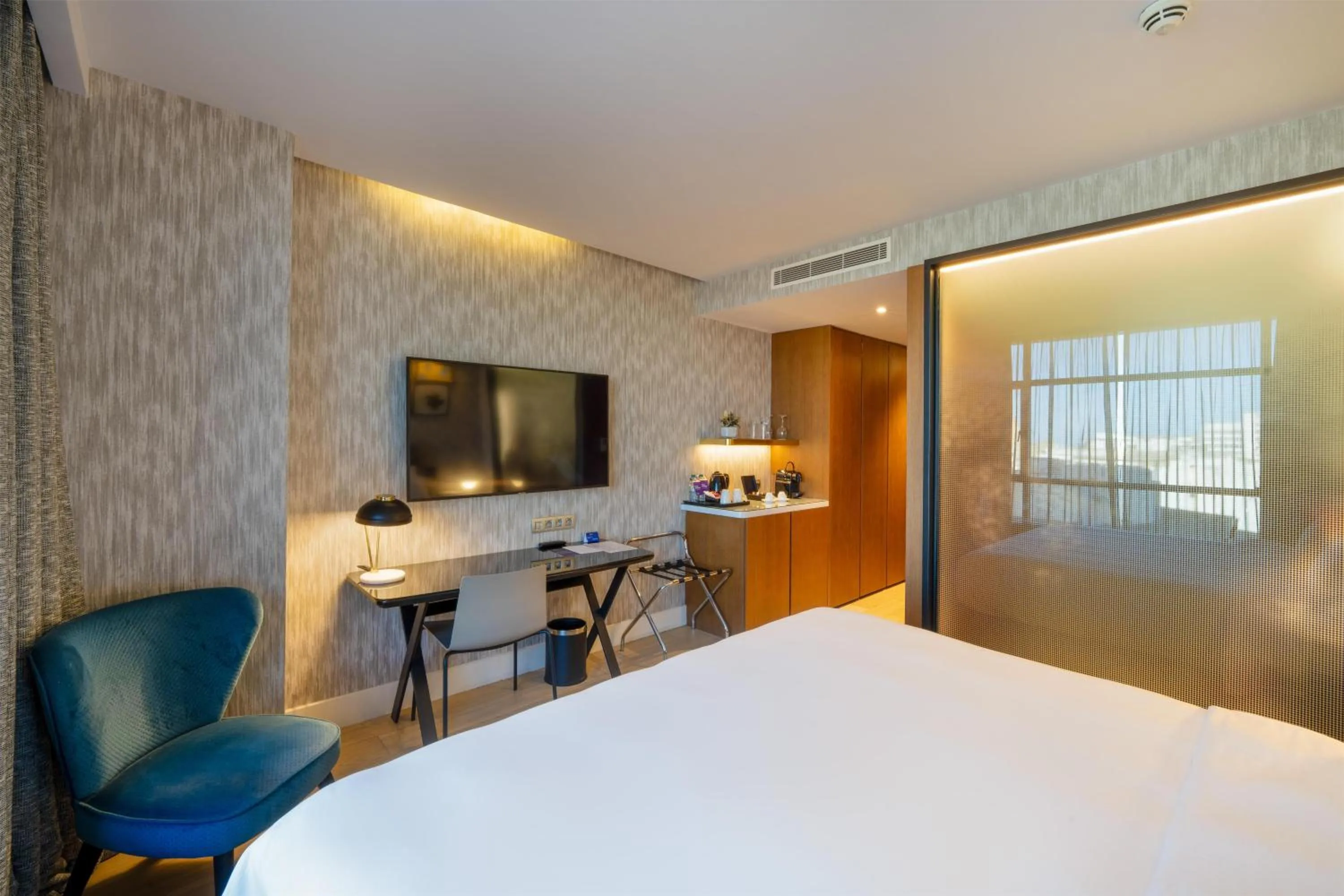 Bedroom, Bed in Radisson Blu Hotel Casablanca City Center