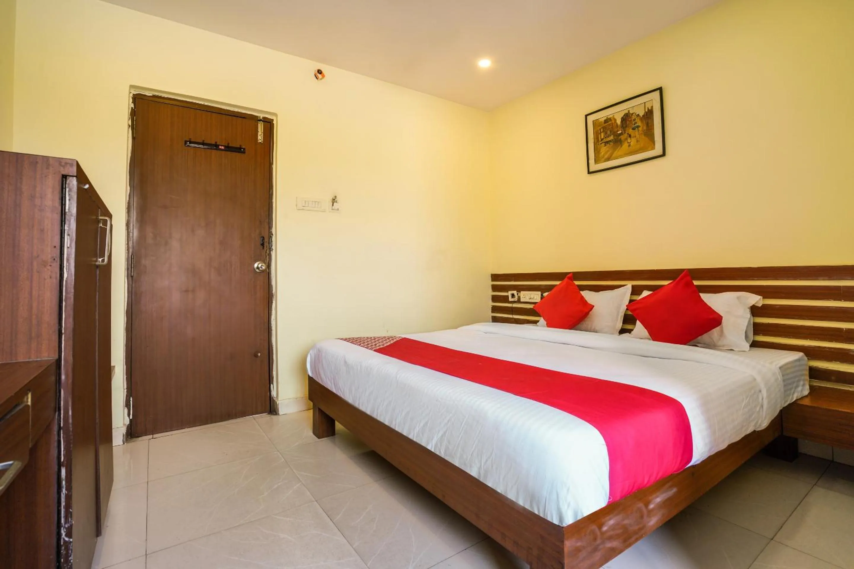 Bedroom, Bed in Hotel O Pariwar Inn