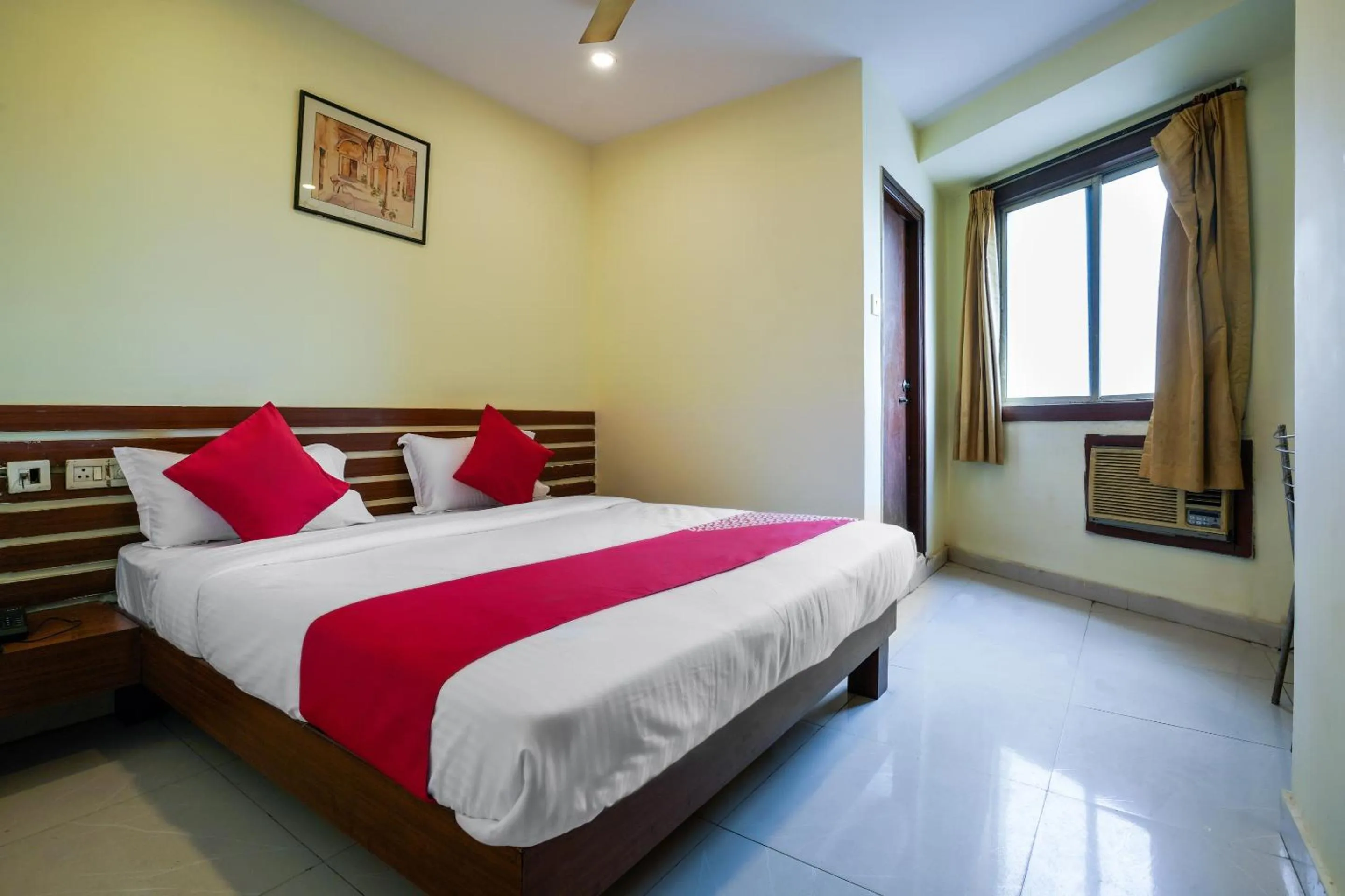 Bedroom, Bed in Hotel O Pariwar Inn