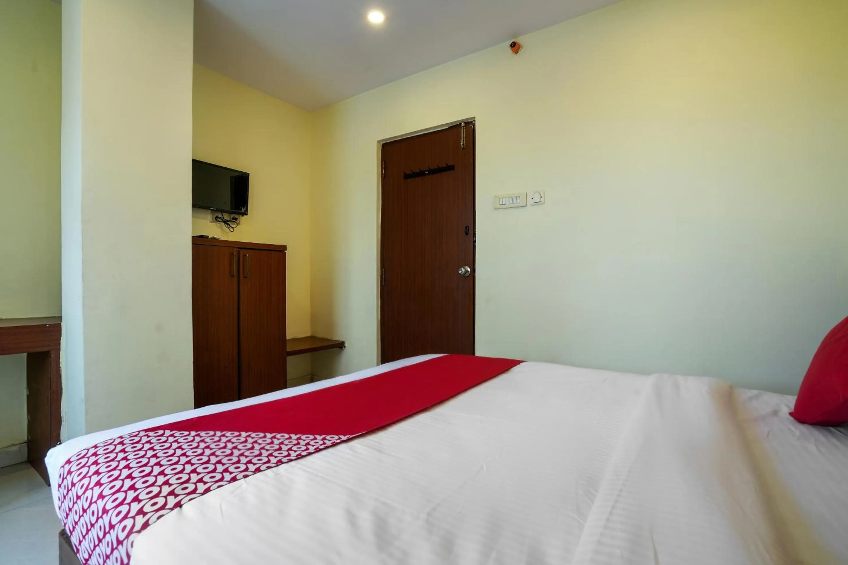 Bedroom, Bed in Hotel O Pariwar Inn