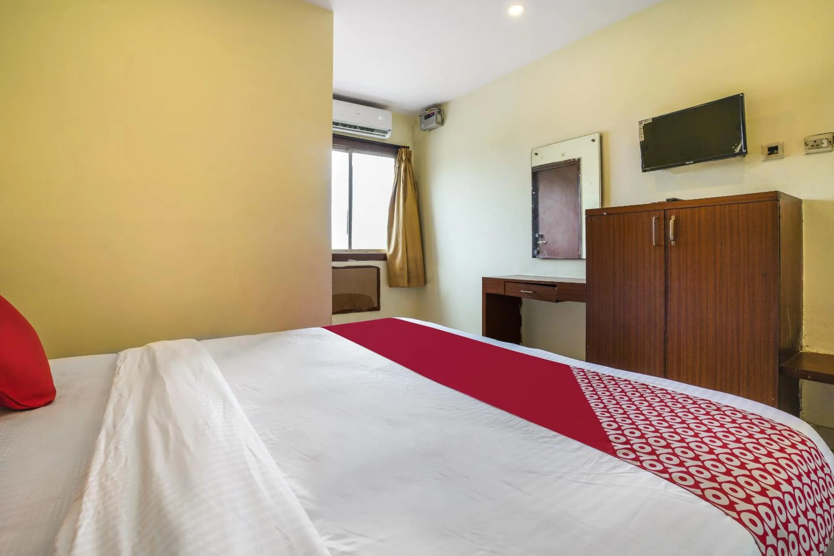 Bedroom in Hotel O Pariwar Inn