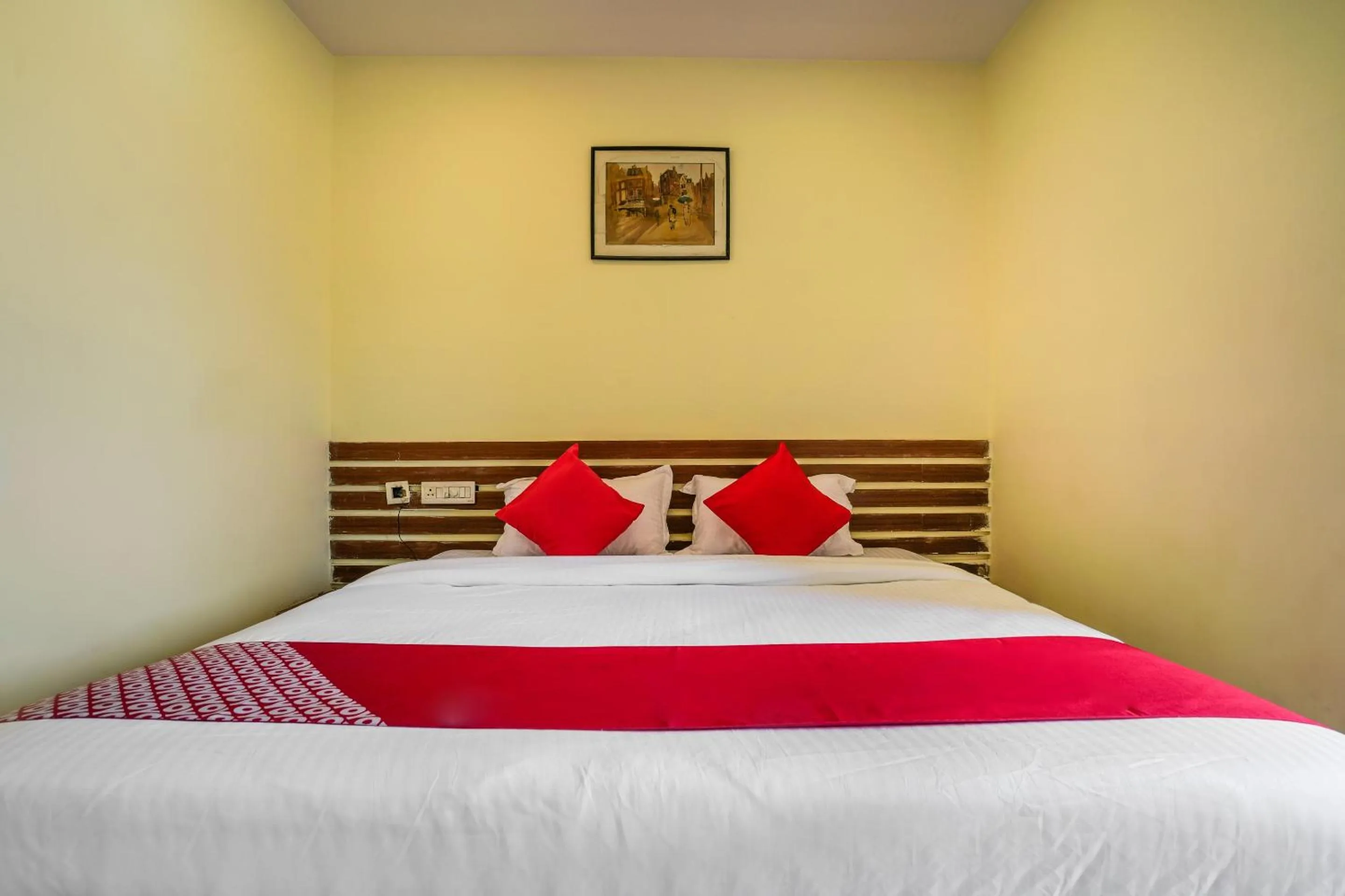 Bedroom, Bed in Hotel O Pariwar Inn