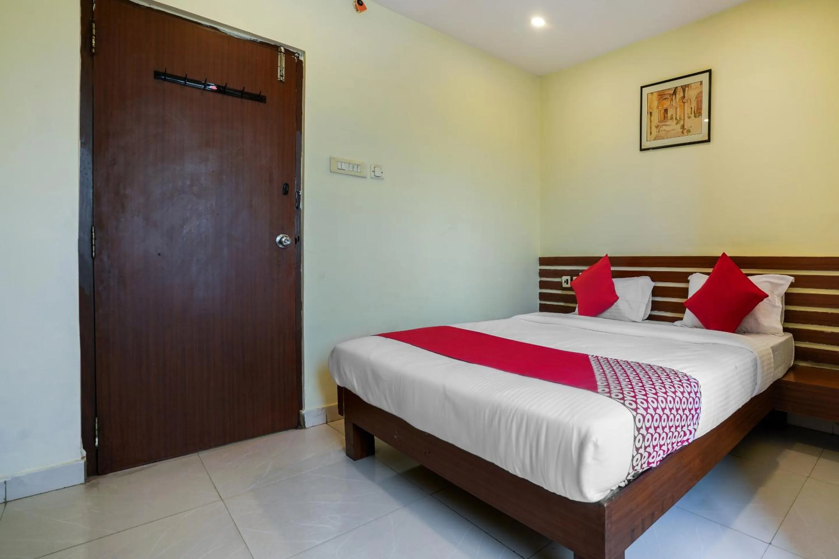 Bedroom, Bed in Hotel O Pariwar Inn