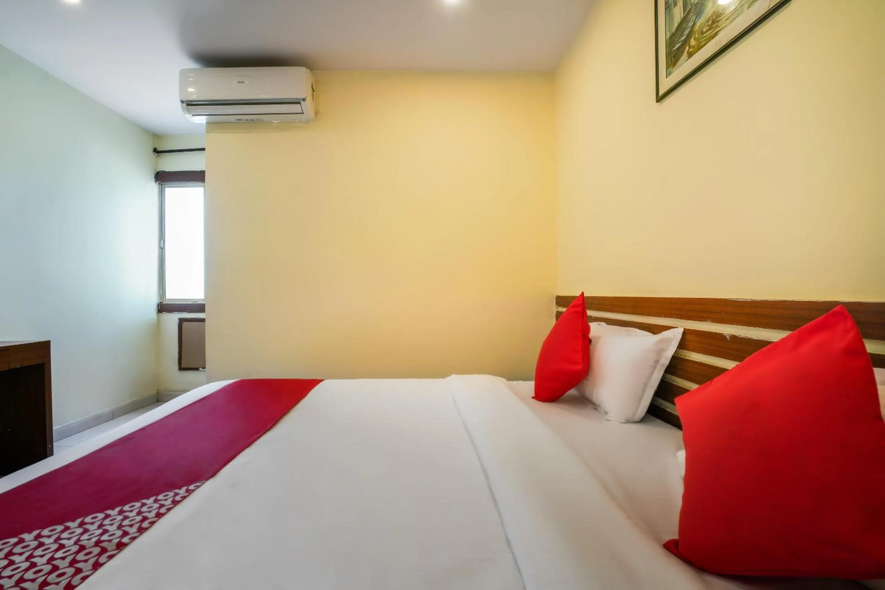 Bedroom, Bed in Hotel O Pariwar Inn