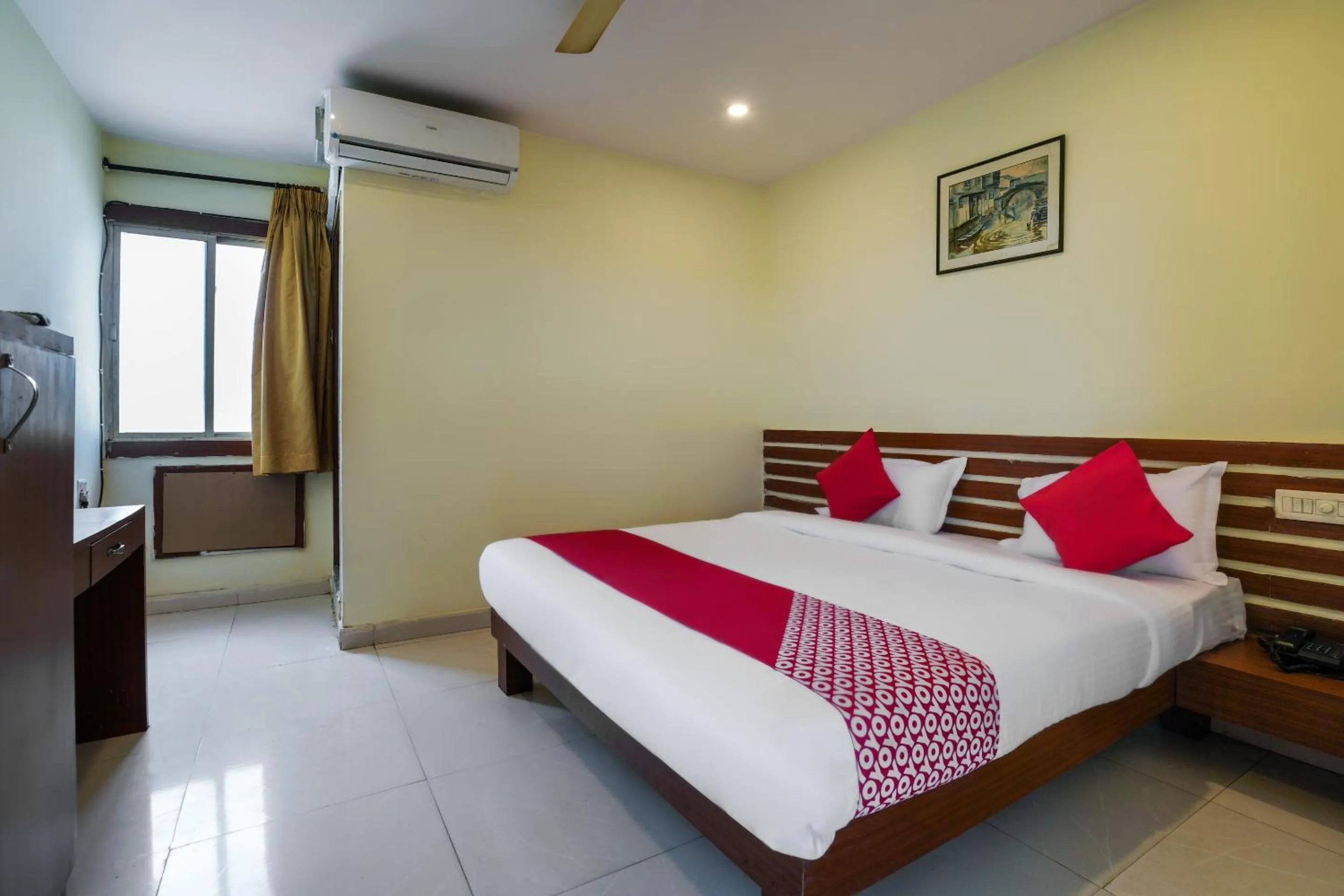 Bedroom, Bed in Hotel O Pariwar Inn