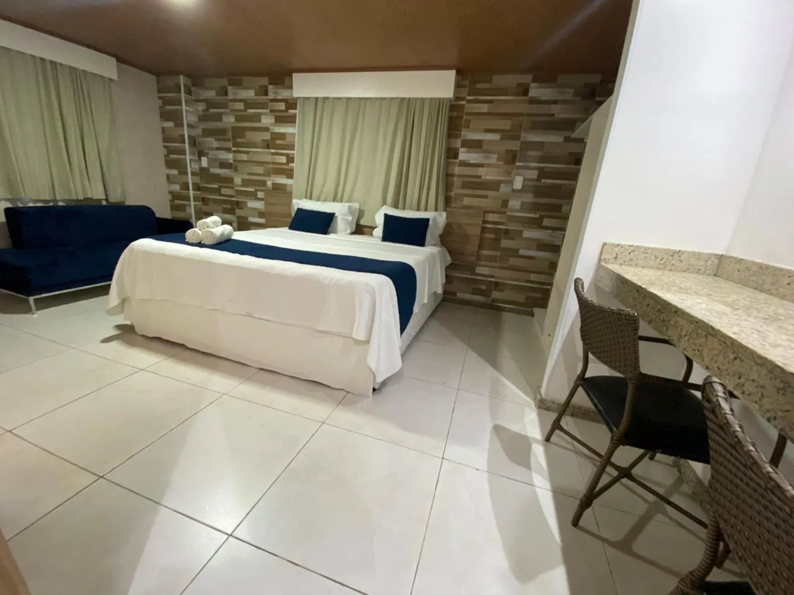 Bedroom, Bed in Farol Plaza Hotel