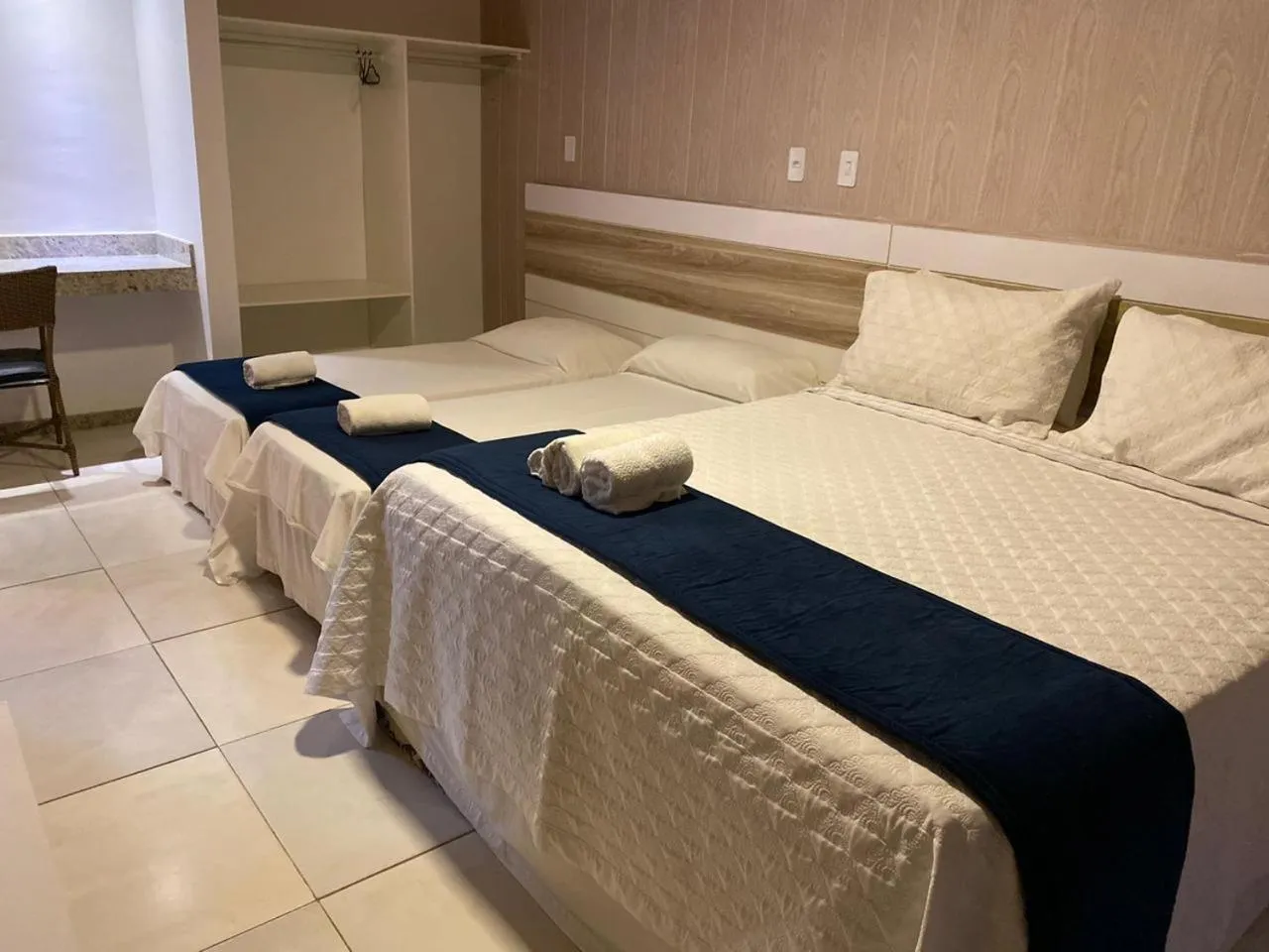 Bedroom, Bed in Farol Plaza Hotel