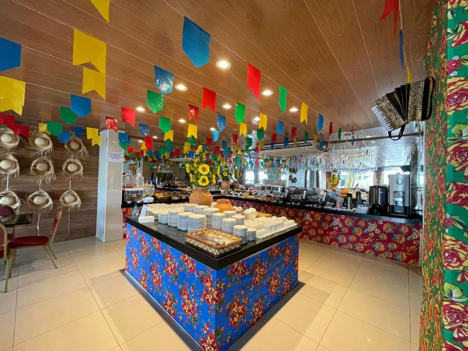 Buffet breakfast in Farol Plaza Hotel