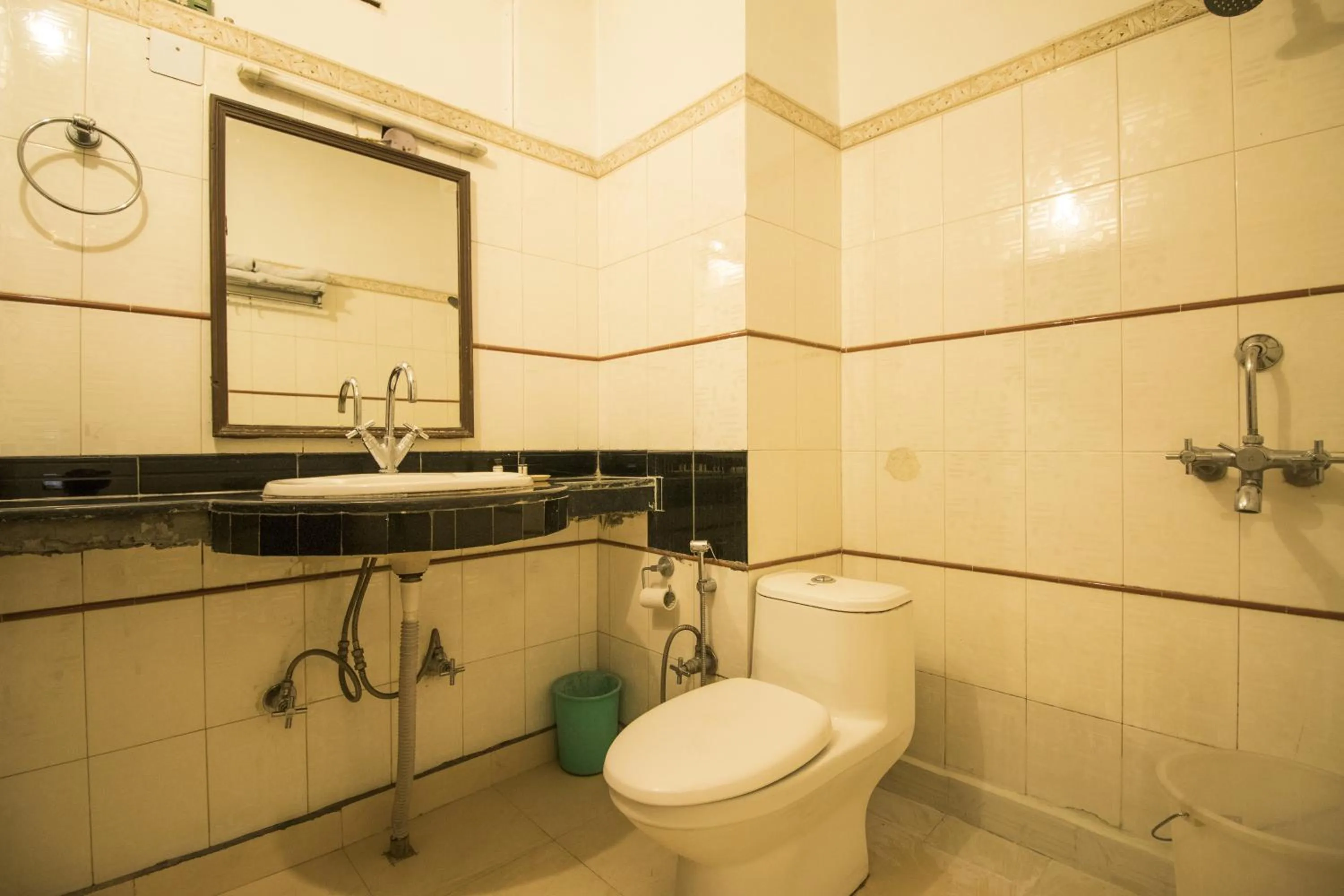 Bathroom in WOW STAYZ2 Hotel Jahanvi Dale
