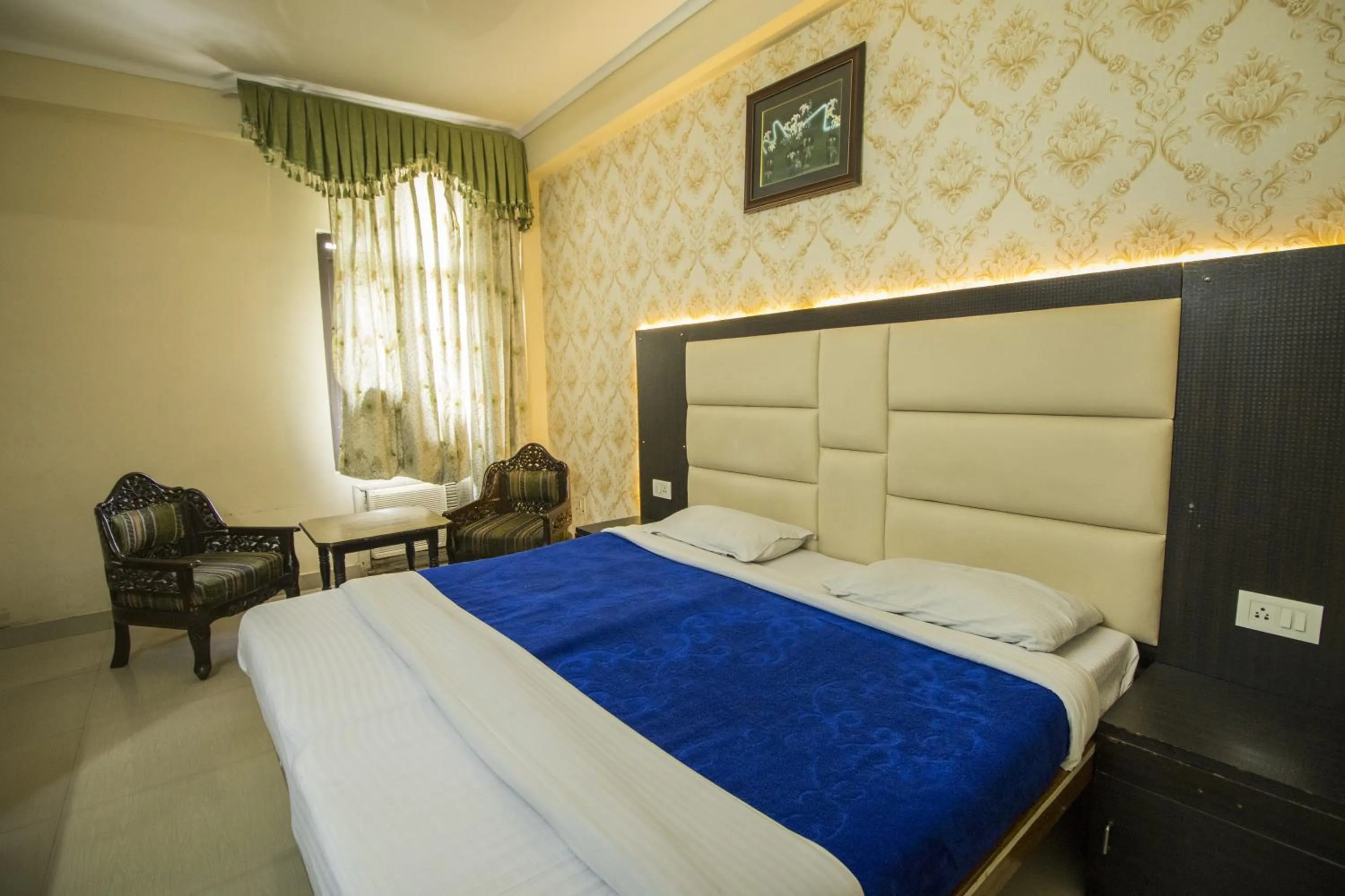 Bed in WOW STAYZ2 Hotel Jahanvi Dale