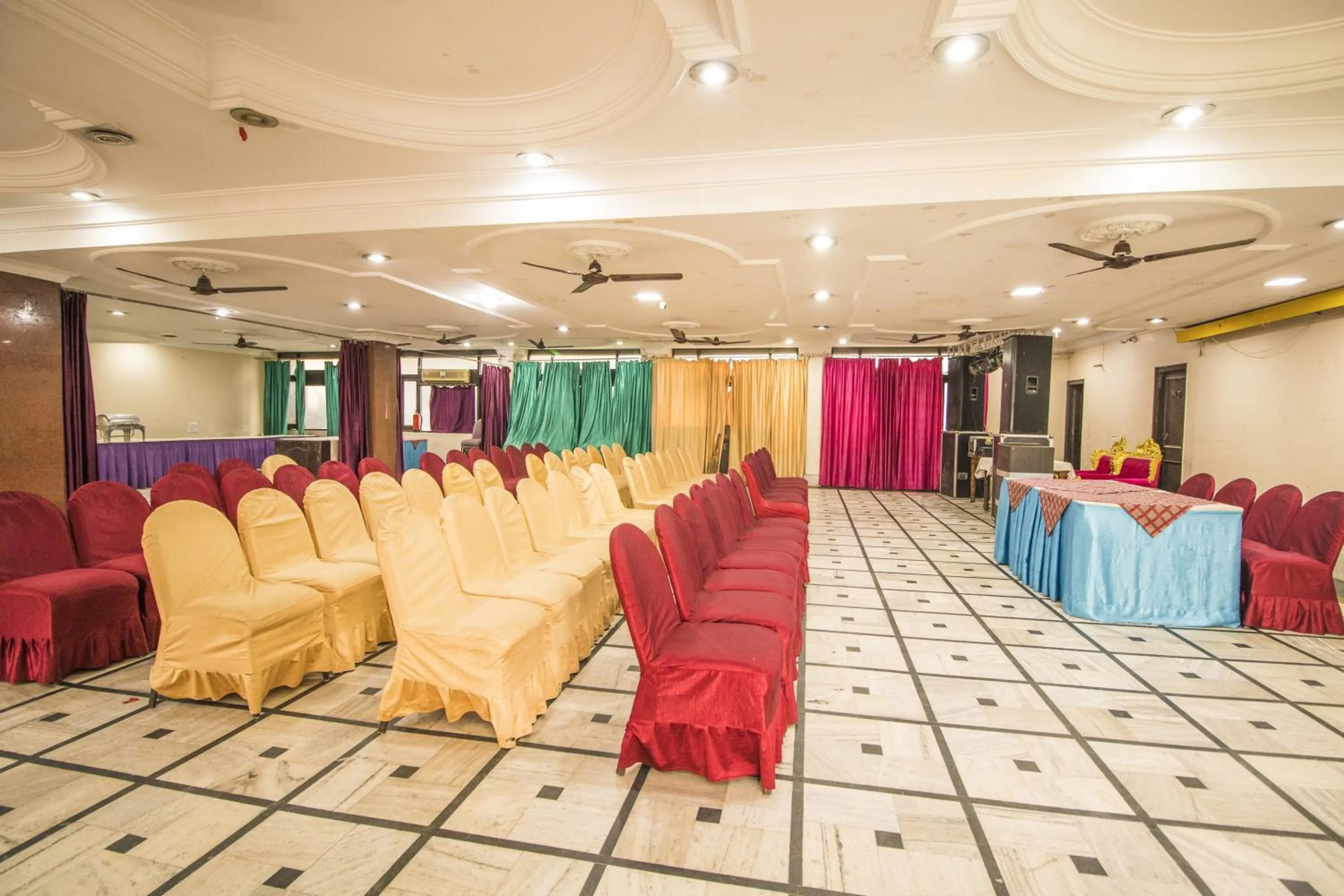 Business facilities in WOW STAYZ2 Hotel Jahanvi Dale